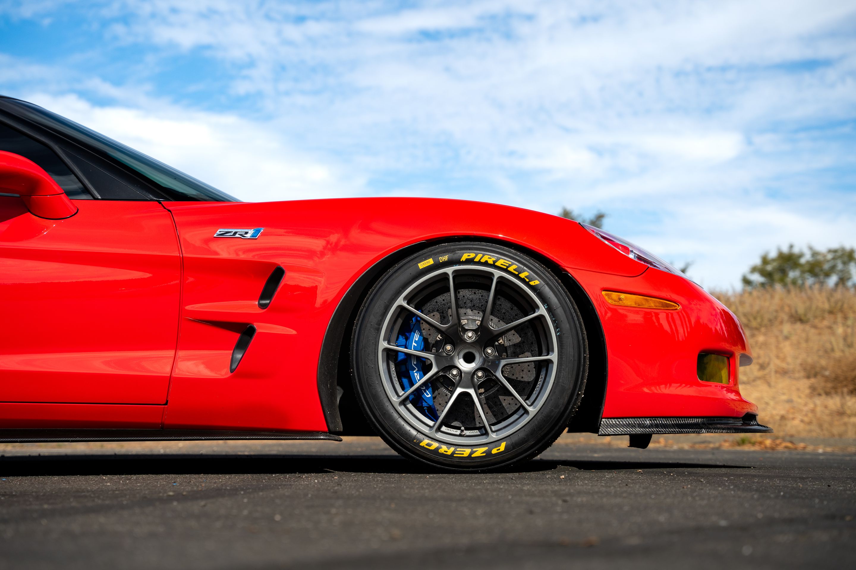 Red Chevrolet C6 Corvette ZR-1 with 18" VS-5RE Apex wheels in Anthracite
