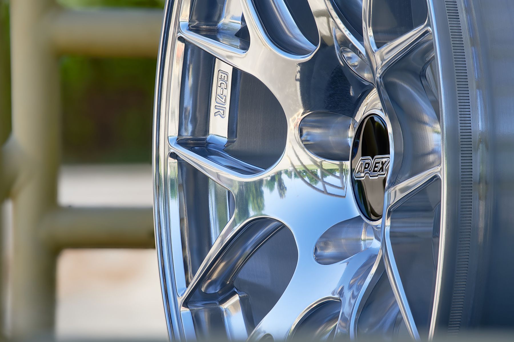 White Porsche 911 996 GT2 with 20" VS-5RS Apex wheels in Brushed Clear