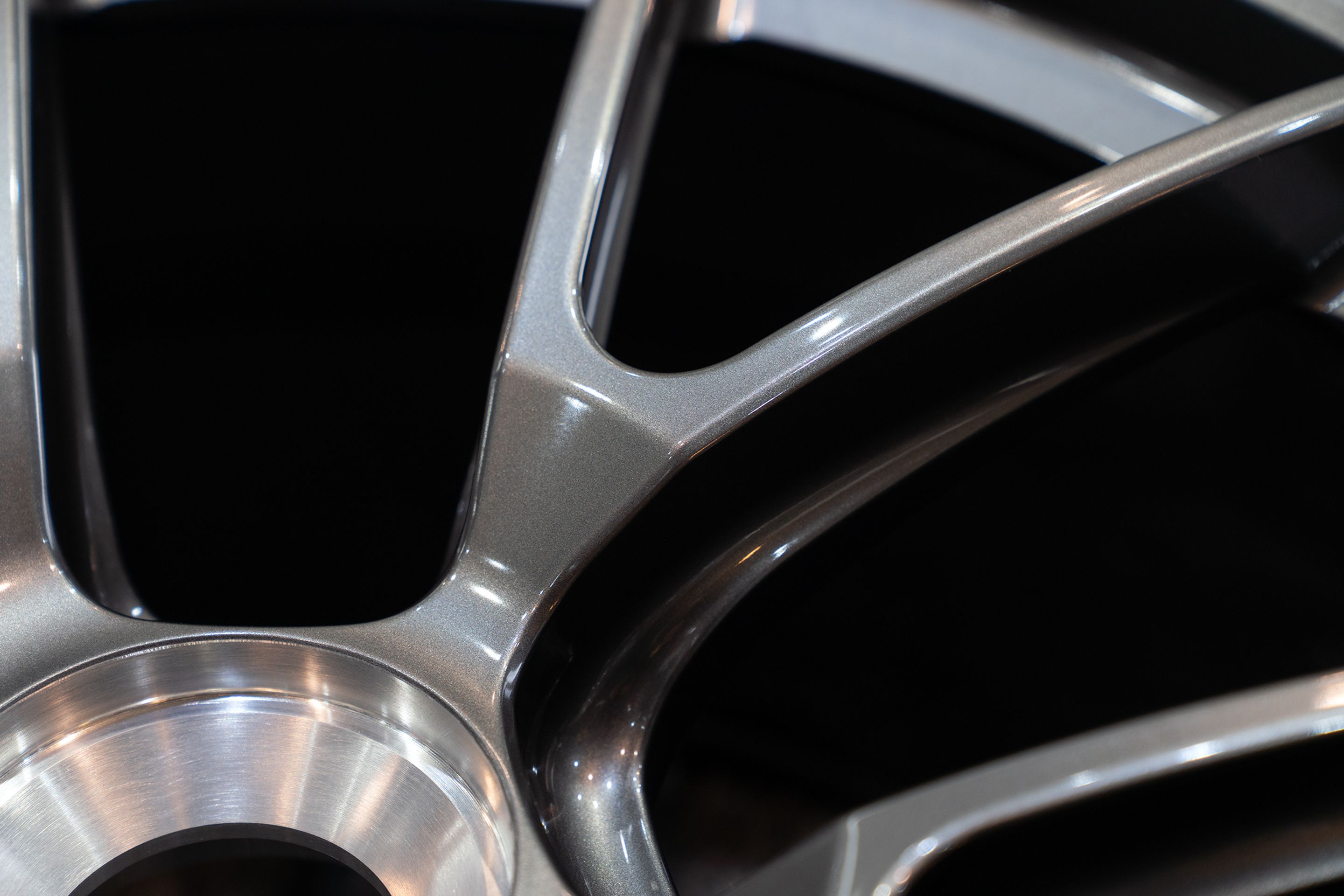 Grey Porsche 911 992.1 GT3 with 20"/21" VS-5RS Apex wheels in Anthracite