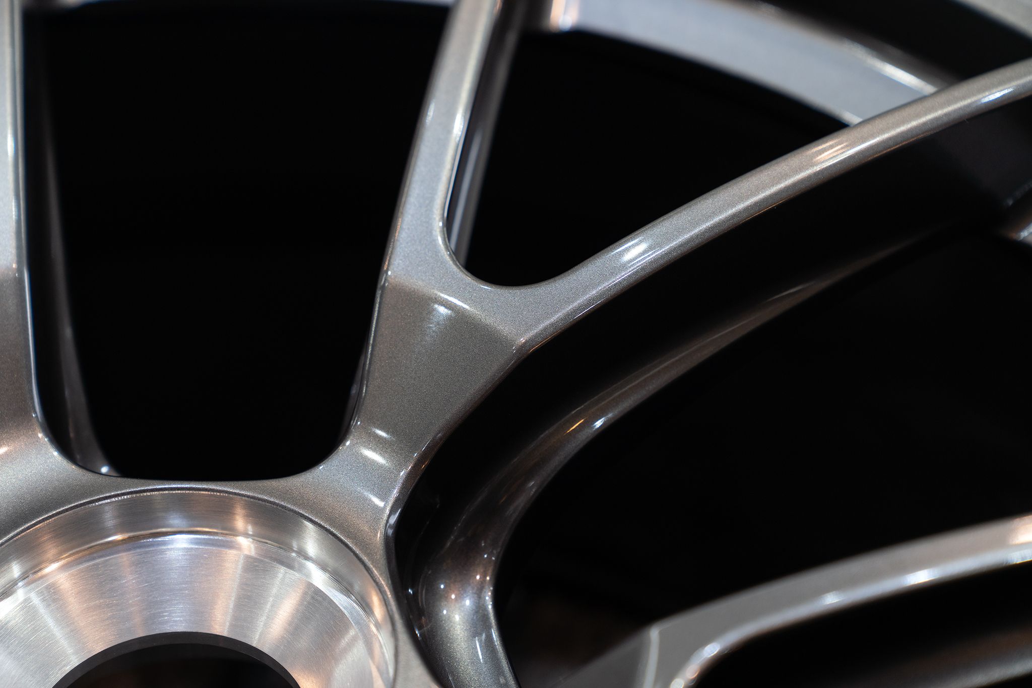 Grey Porsche 911 992.1 GT3 with 20"/21" VS-5RS Apex wheels in Anthracite