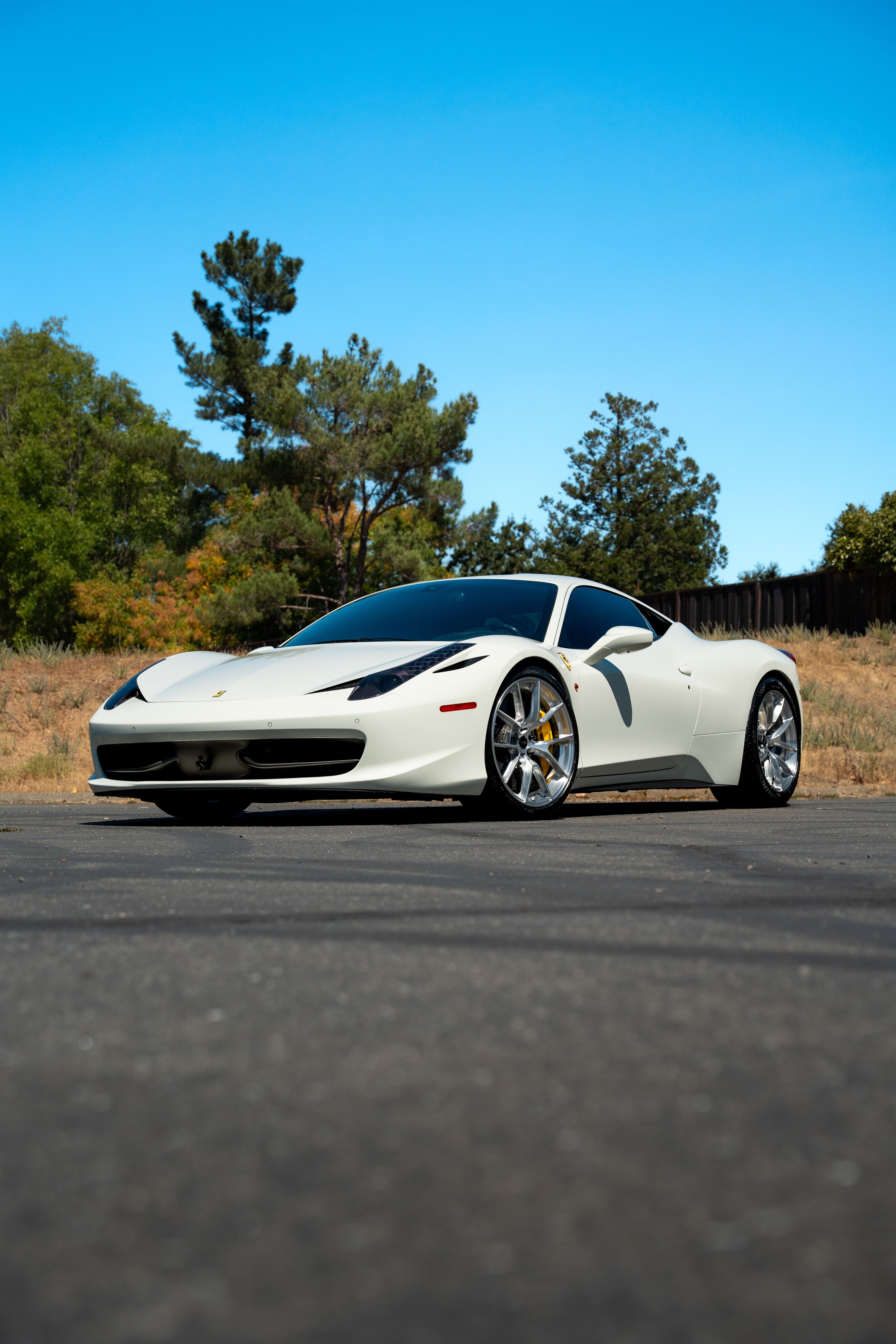 White Ferrari 458 Italia with 20" VS-5RS Apex wheels in Brushed Clear