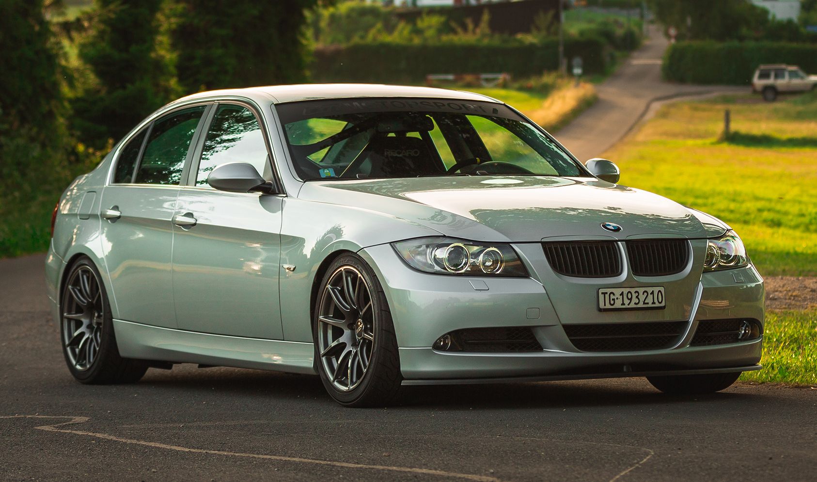 Silver BMW E90 Sedan 3 Series with 18" SM-10 Apex wheels in Anthracite