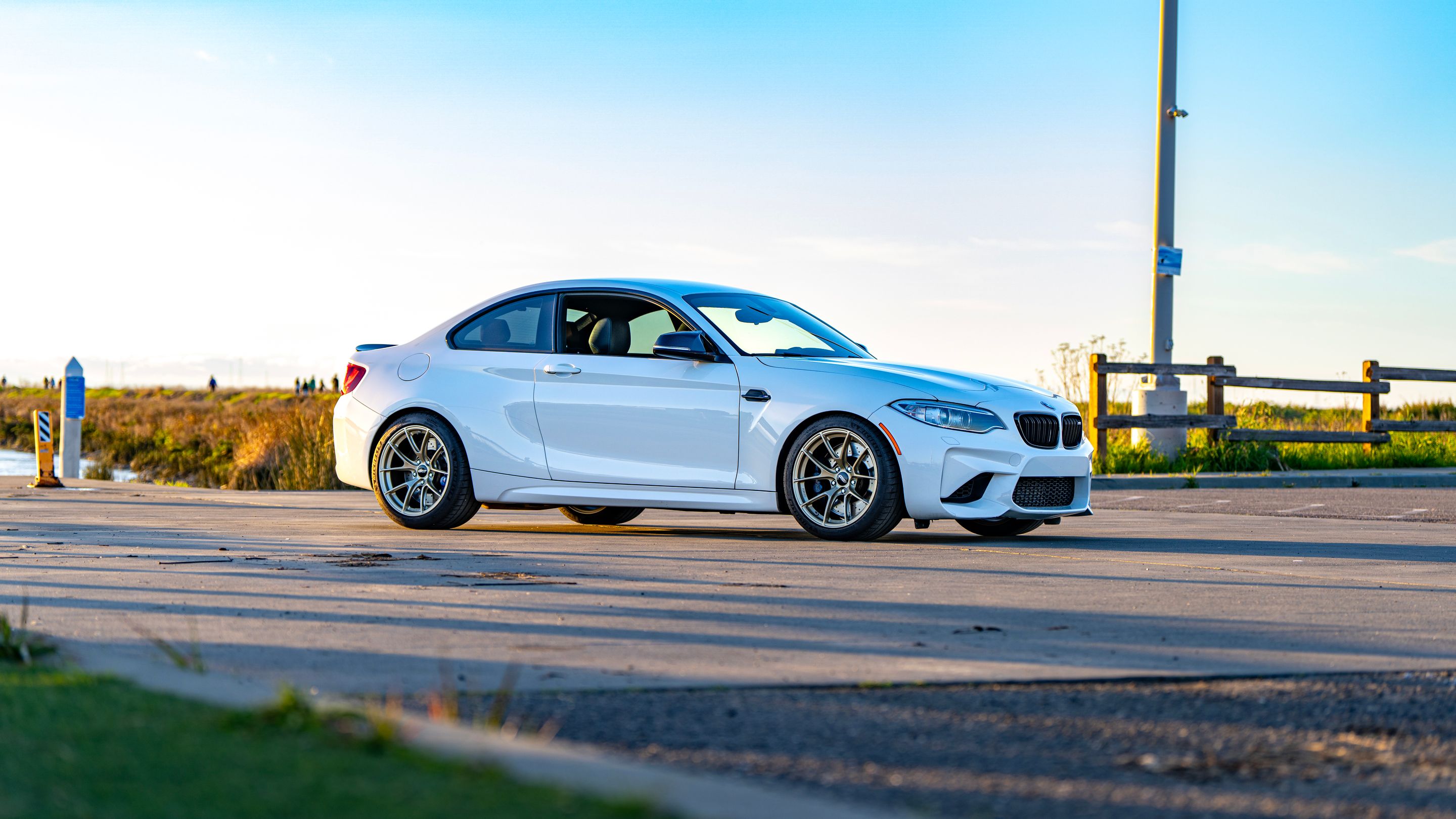 White BMW F87 M2 with 18" VS-5RS Apex wheels in Motorsport Gold