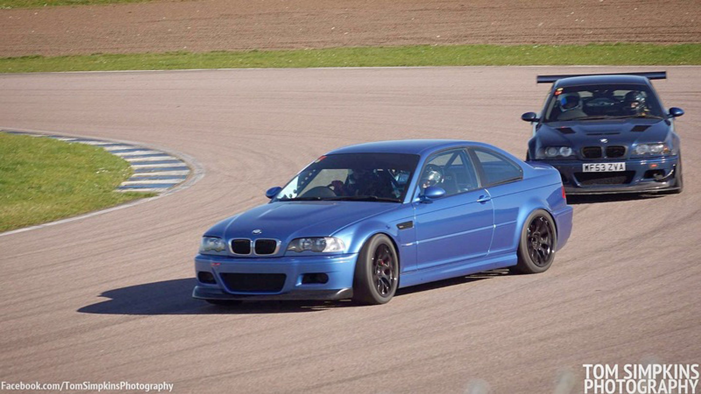 Blue BMW E46 M3 with 18" ARC-8 Apex wheels in Anthracite