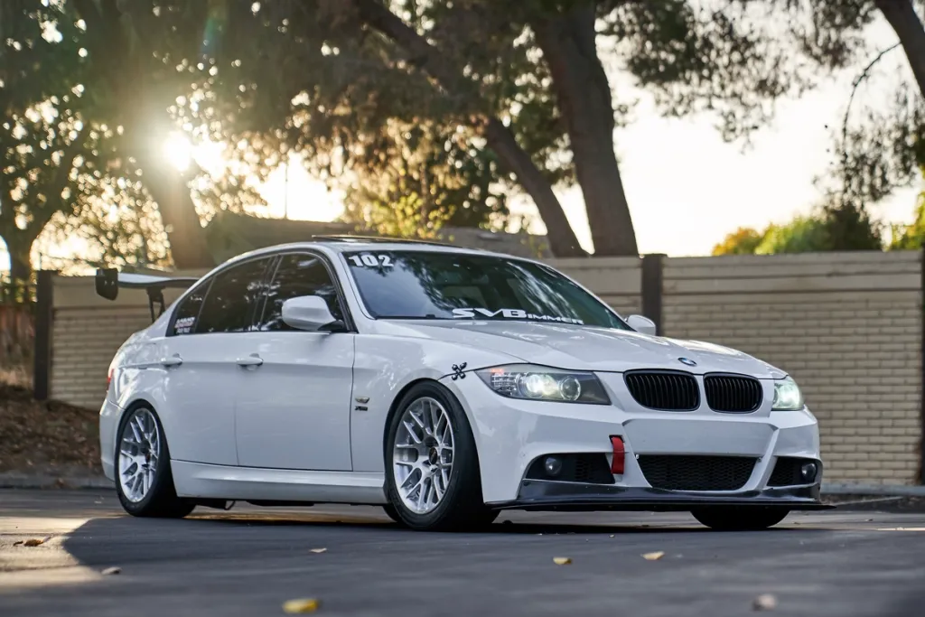 BMW E90 LCI Sedan 3 Series with 17