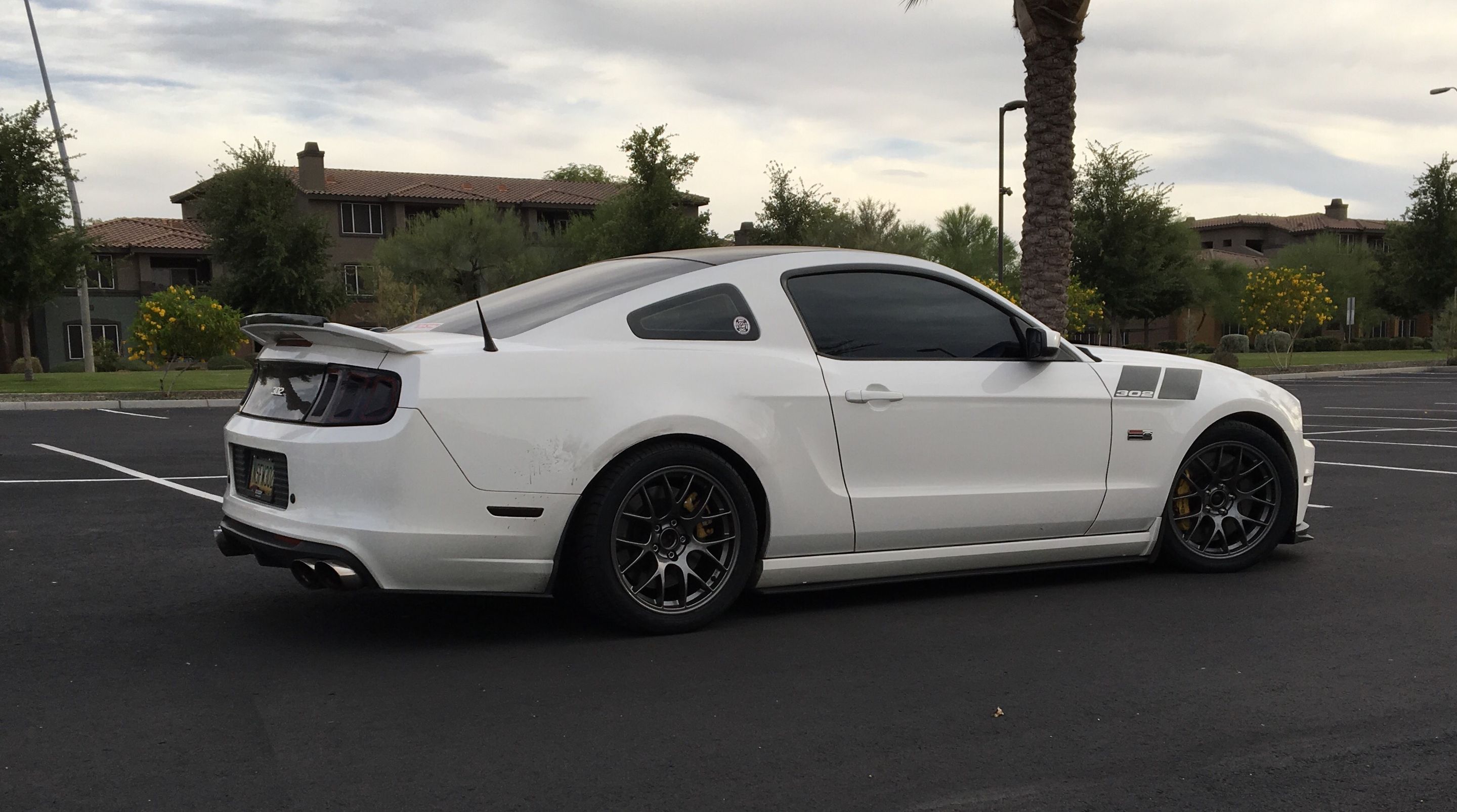 White Ford S197 Mustang GT with 18" EC-7 Apex wheels in Anthracite