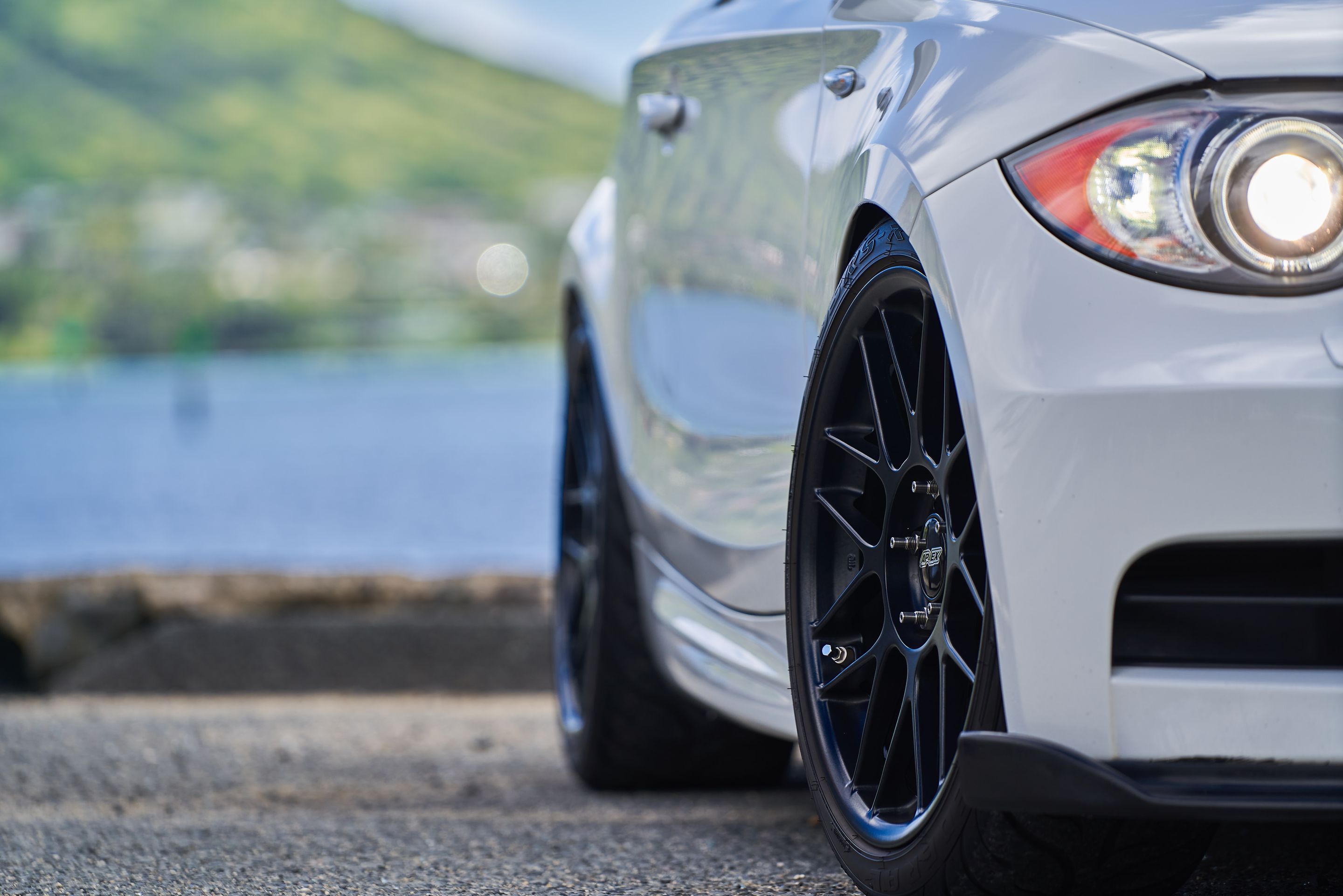 White BMW E82 Coupe 1 Series with 18" ARC-8 Apex wheels in Satin Black