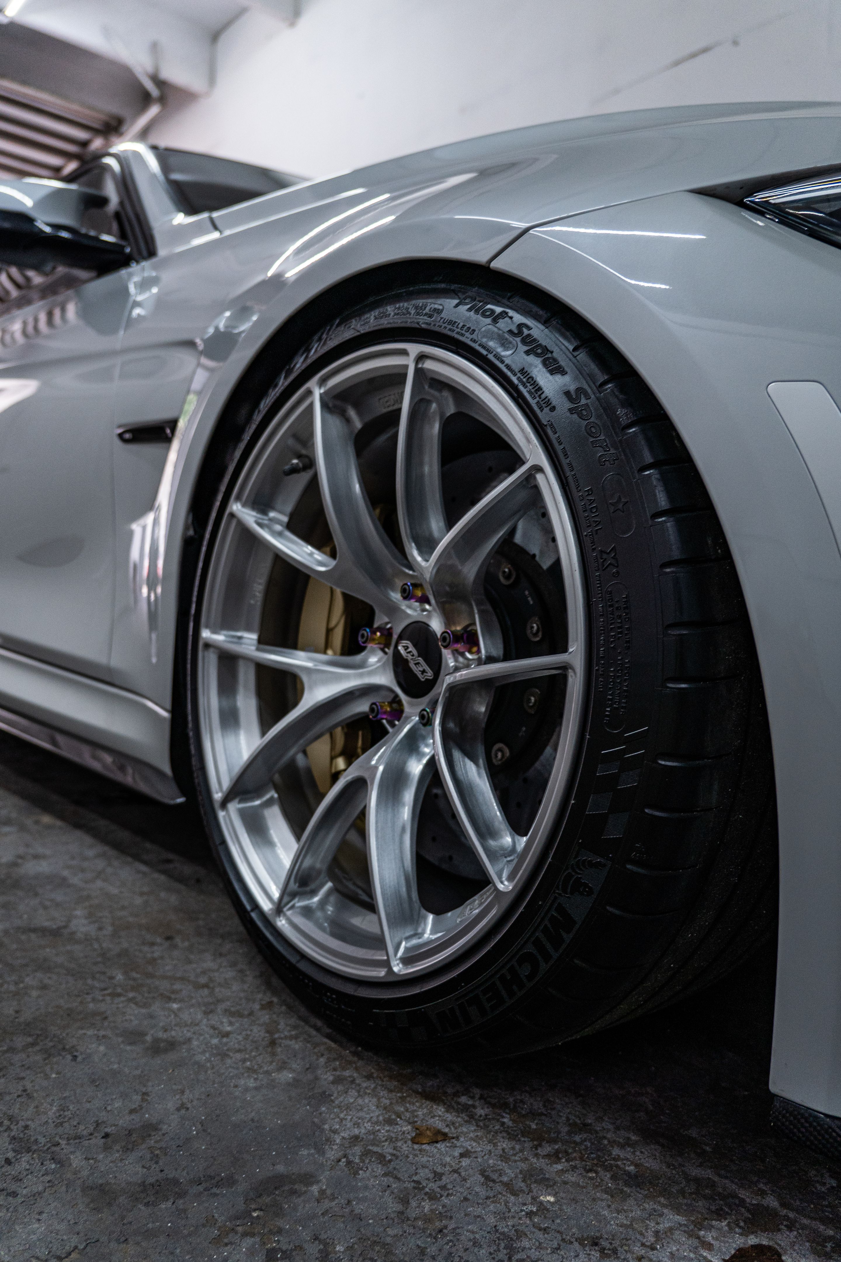 White BMW F80 M3 with 19" VS-5RS Apex wheels in Brushed Clear