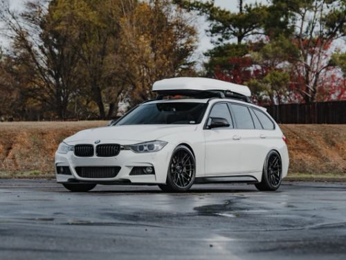White BMW 3 Series - ARC-8RT in Satin Black