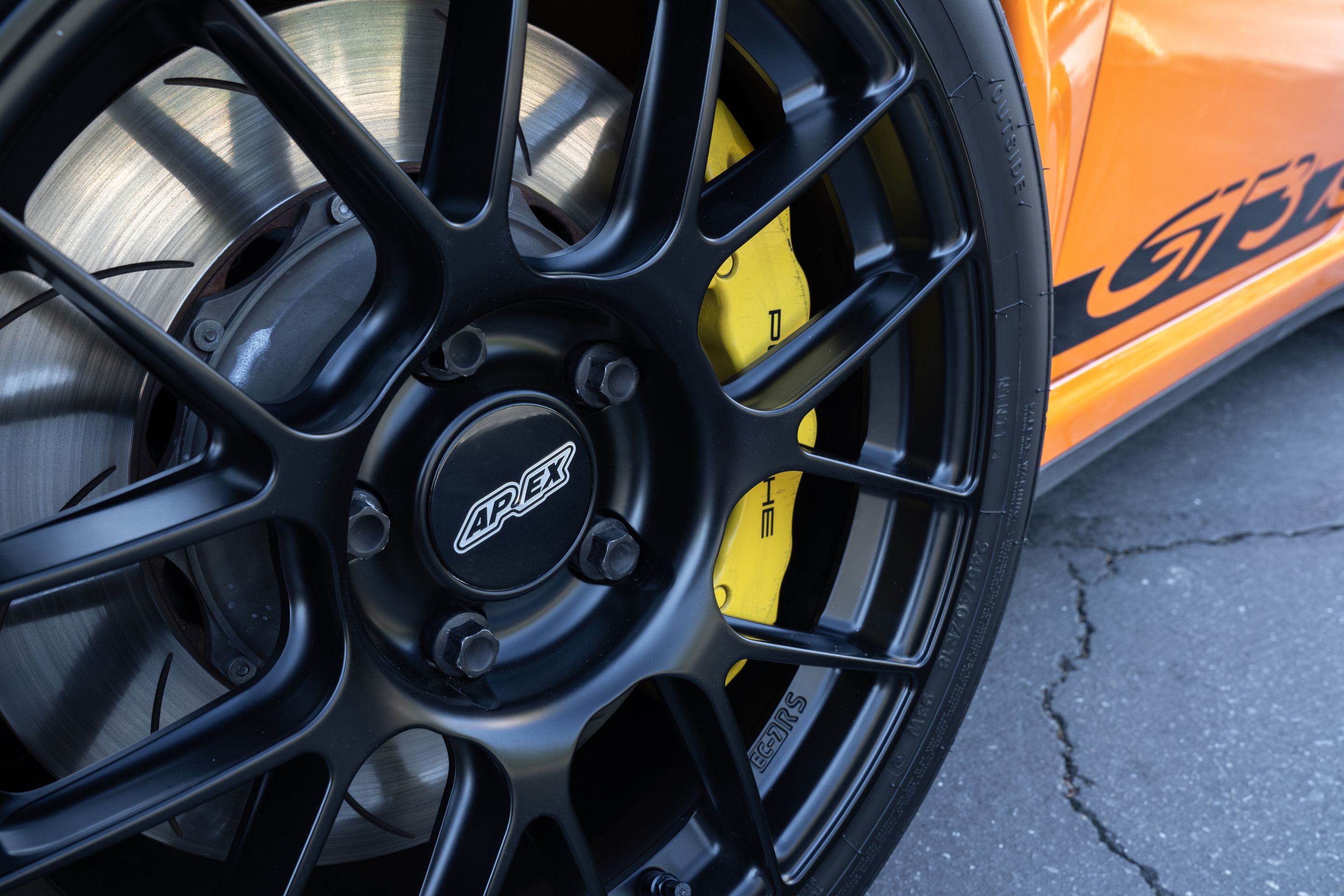 Orange Porsche 911 997 GT3 RS with 18" EC-7RS Apex wheels in Satin Black