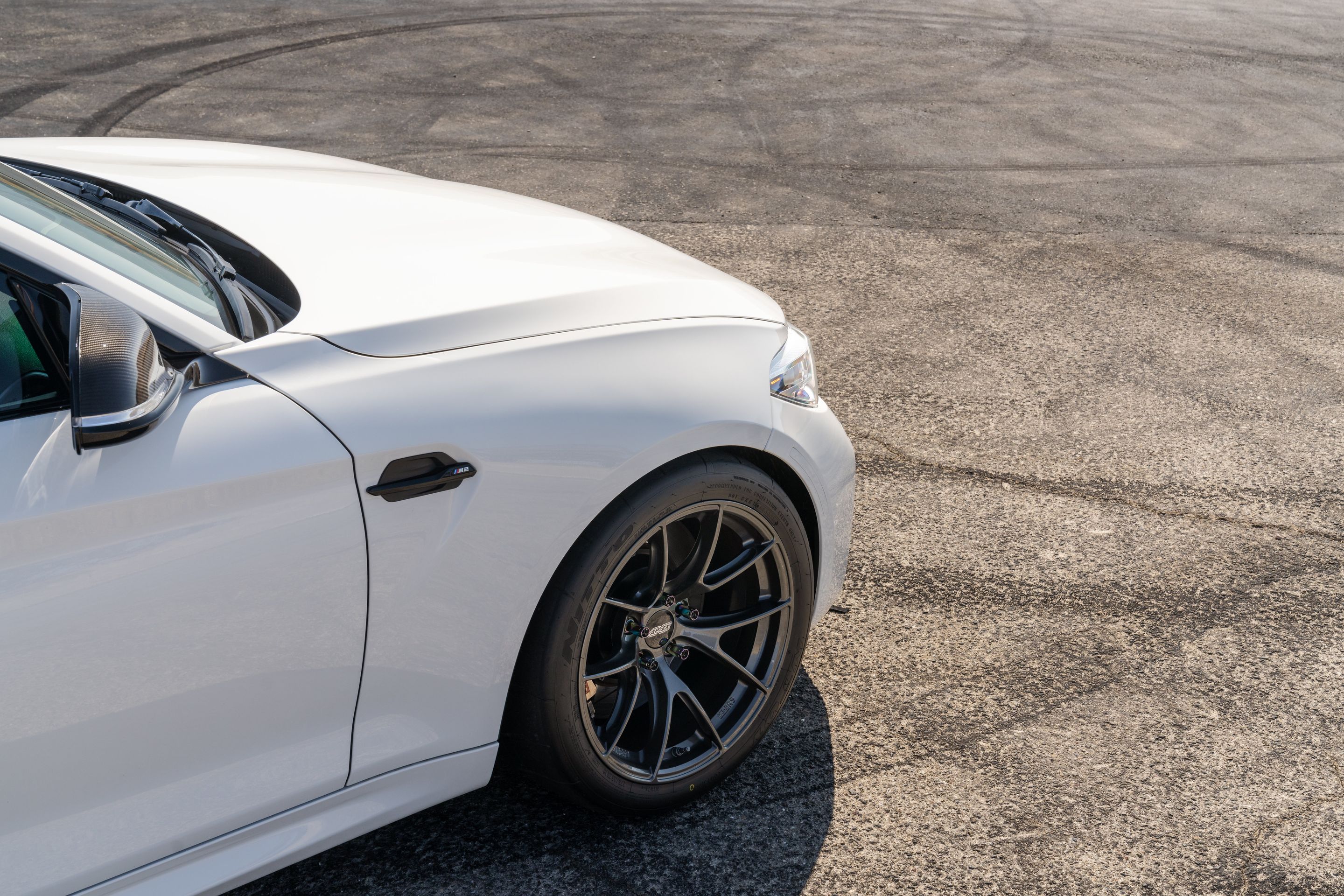 White BMW F87 M2 with 18" VS-5RS Apex wheels in Anthracite