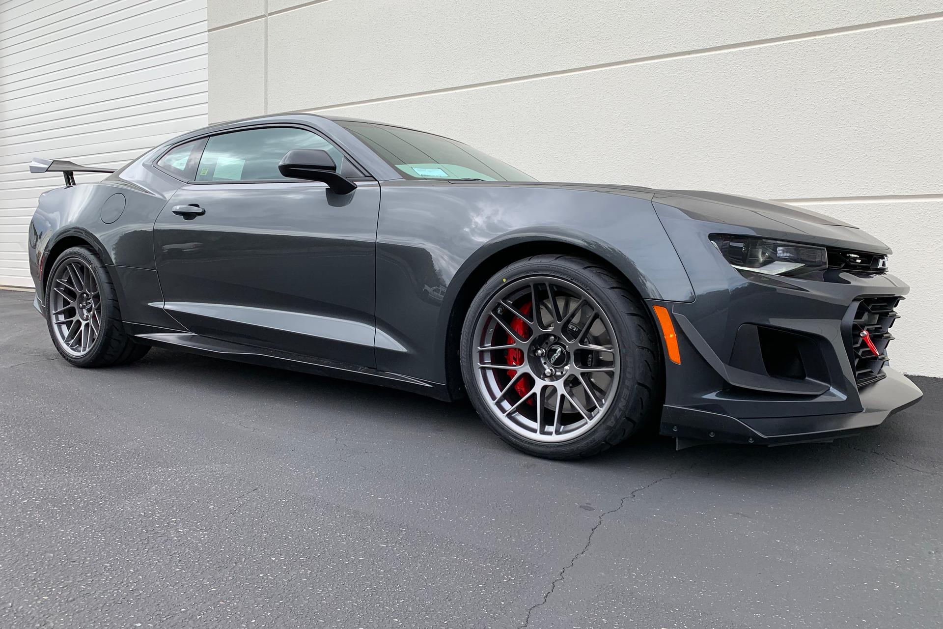 Chevrolet Camaro ZL1 1LE with 19″ APEX ARC-8 Wheels