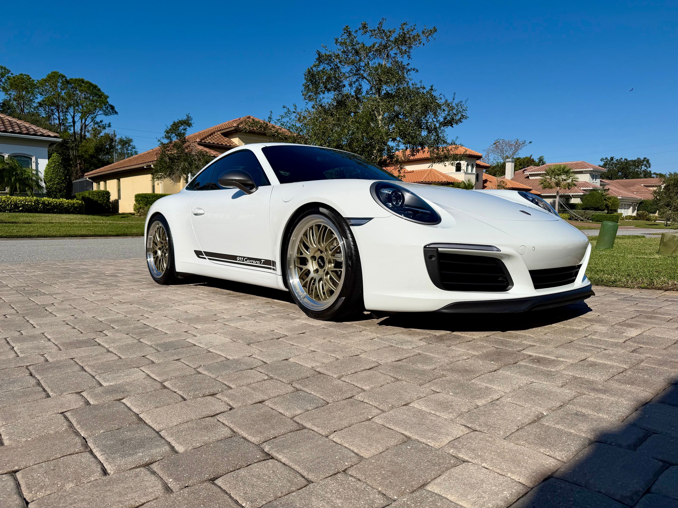 White Porsche 911 991.2 Carrera T with 20" ML-10RT Apex wheels in Machined Lip Gloss Motorsport Gold