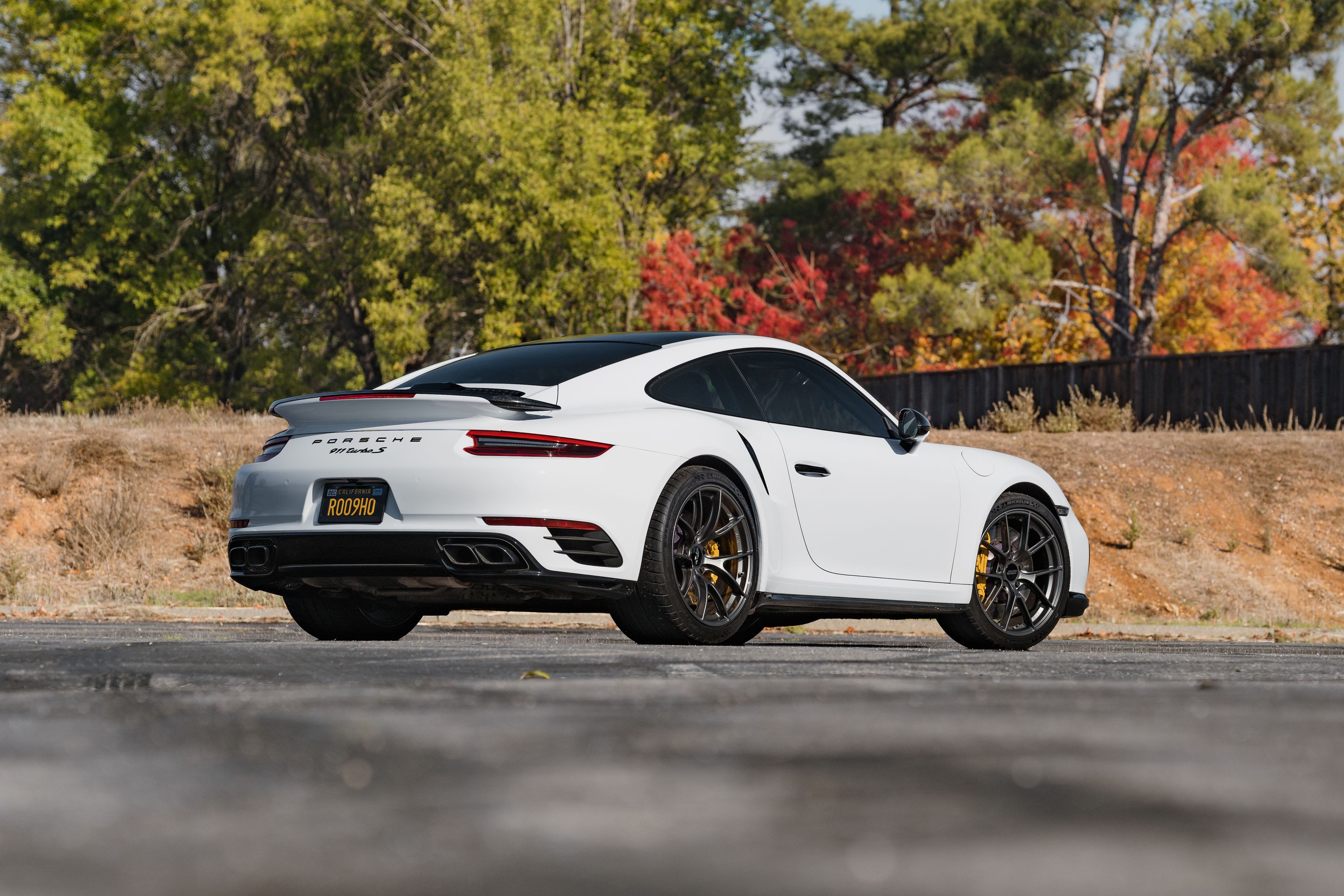 White Porsche 911 991.2 Turbo S with 20" VS-5RS Apex wheels in Anthracite