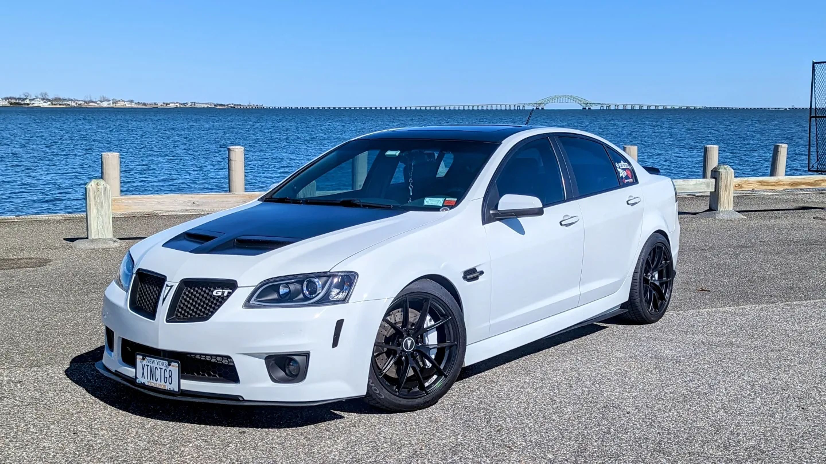 White Pontiac G8 GT with 19" VS-5RS Apex wheels in Satin Black