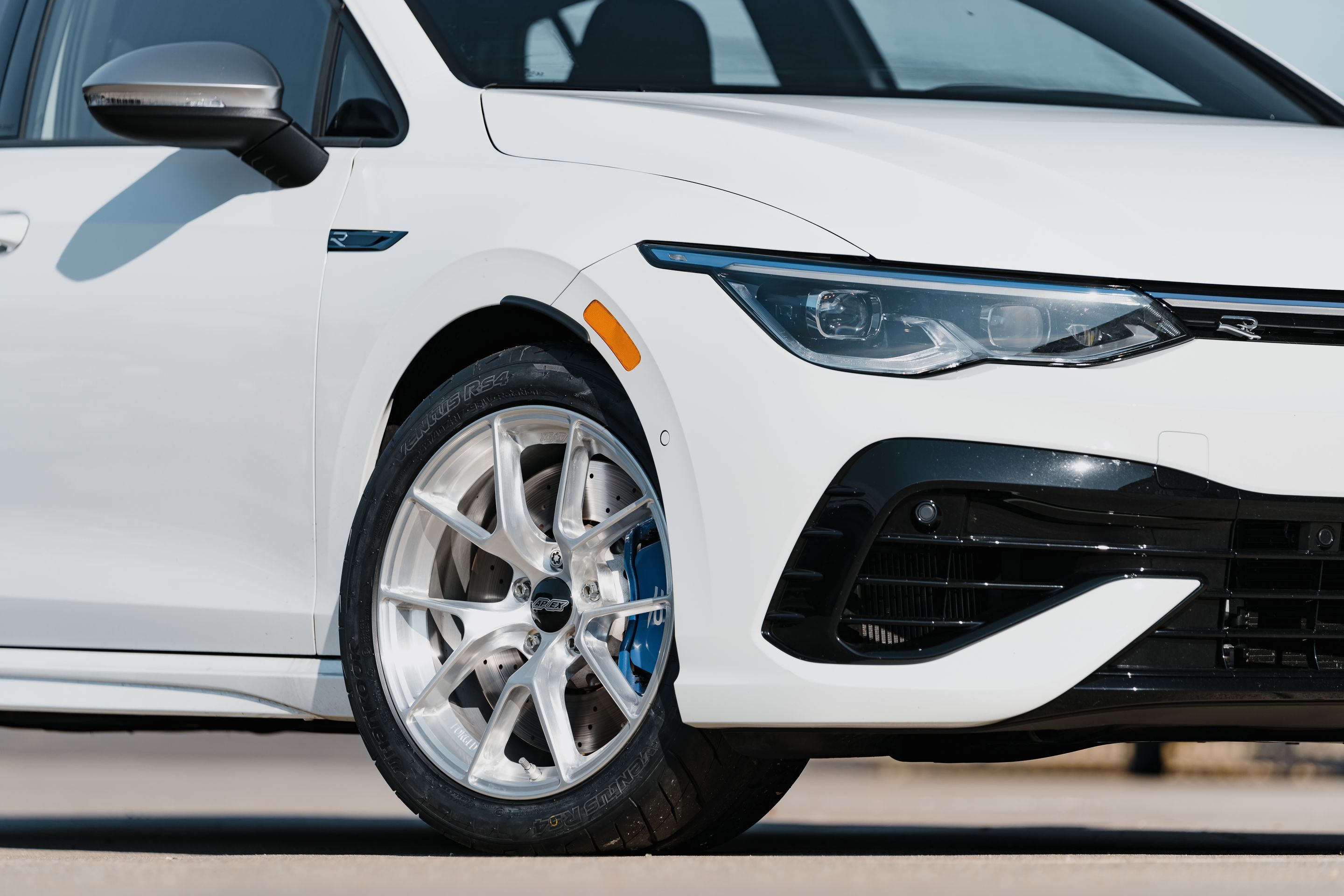 White VW MK8 Golf R with 17" VS-5RS Apex wheels in Brushed Clear