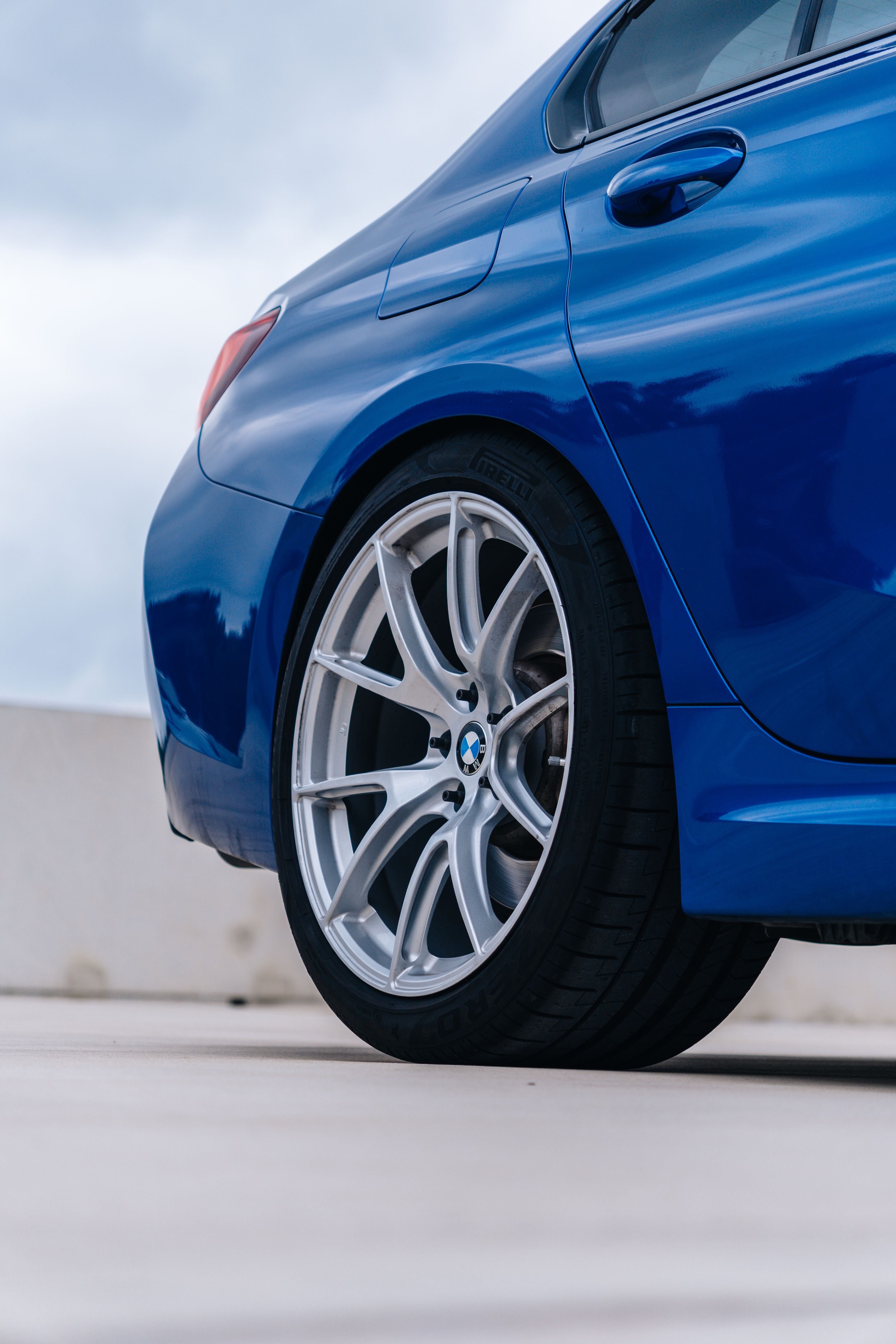 Blue BMW G20 Sedan 3 Series with 19" VS-5 Apex wheels in Race Silver