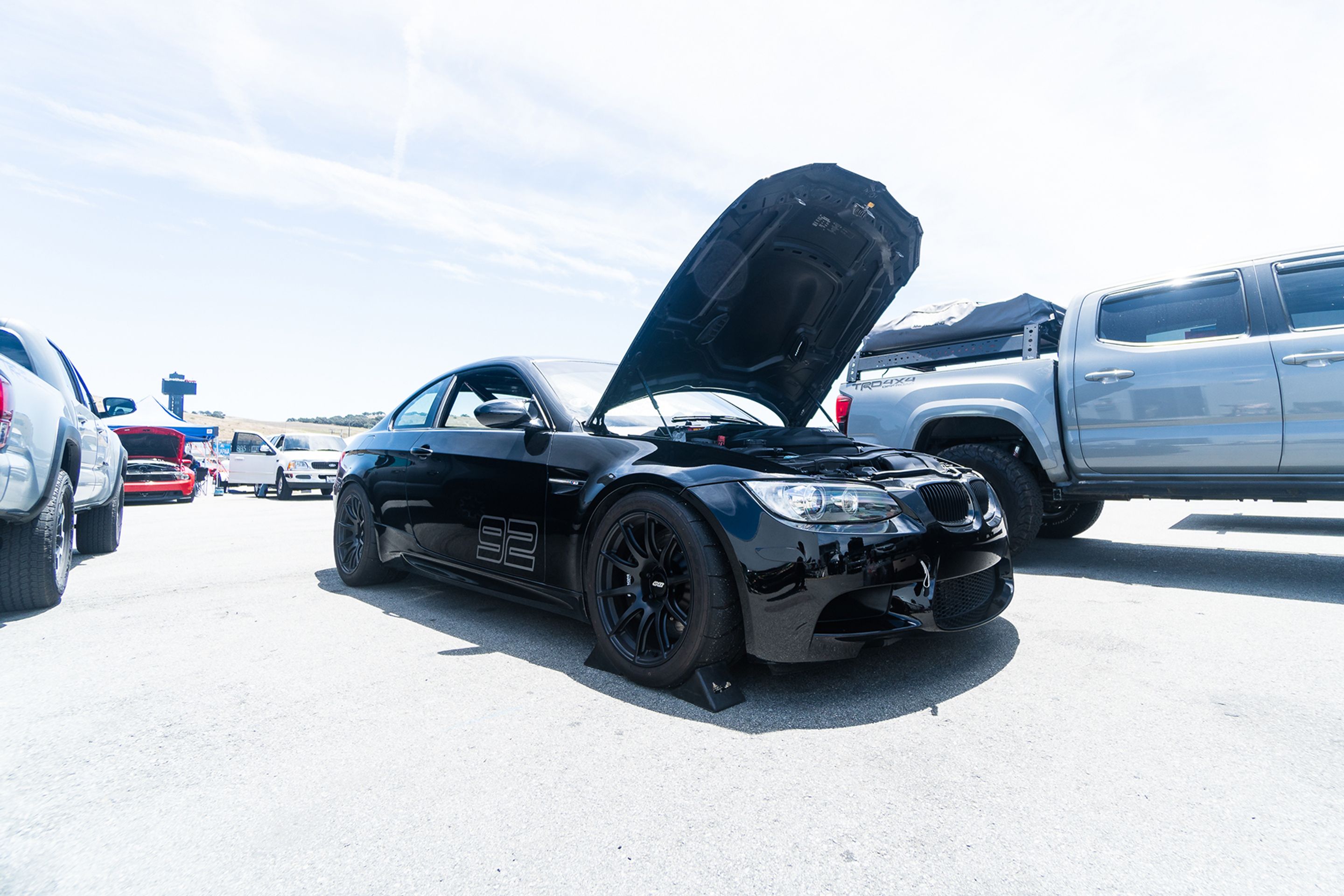 White Porsche 911 996 GT2 with 20" FL-5 Apex wheels in Brushed Clear