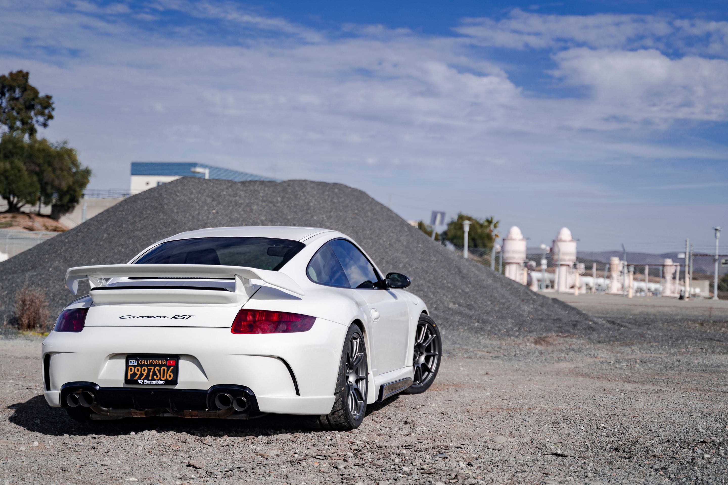 White Porsche 911 997 Carrera S with 19" SM-10 Apex wheels in Anthracite