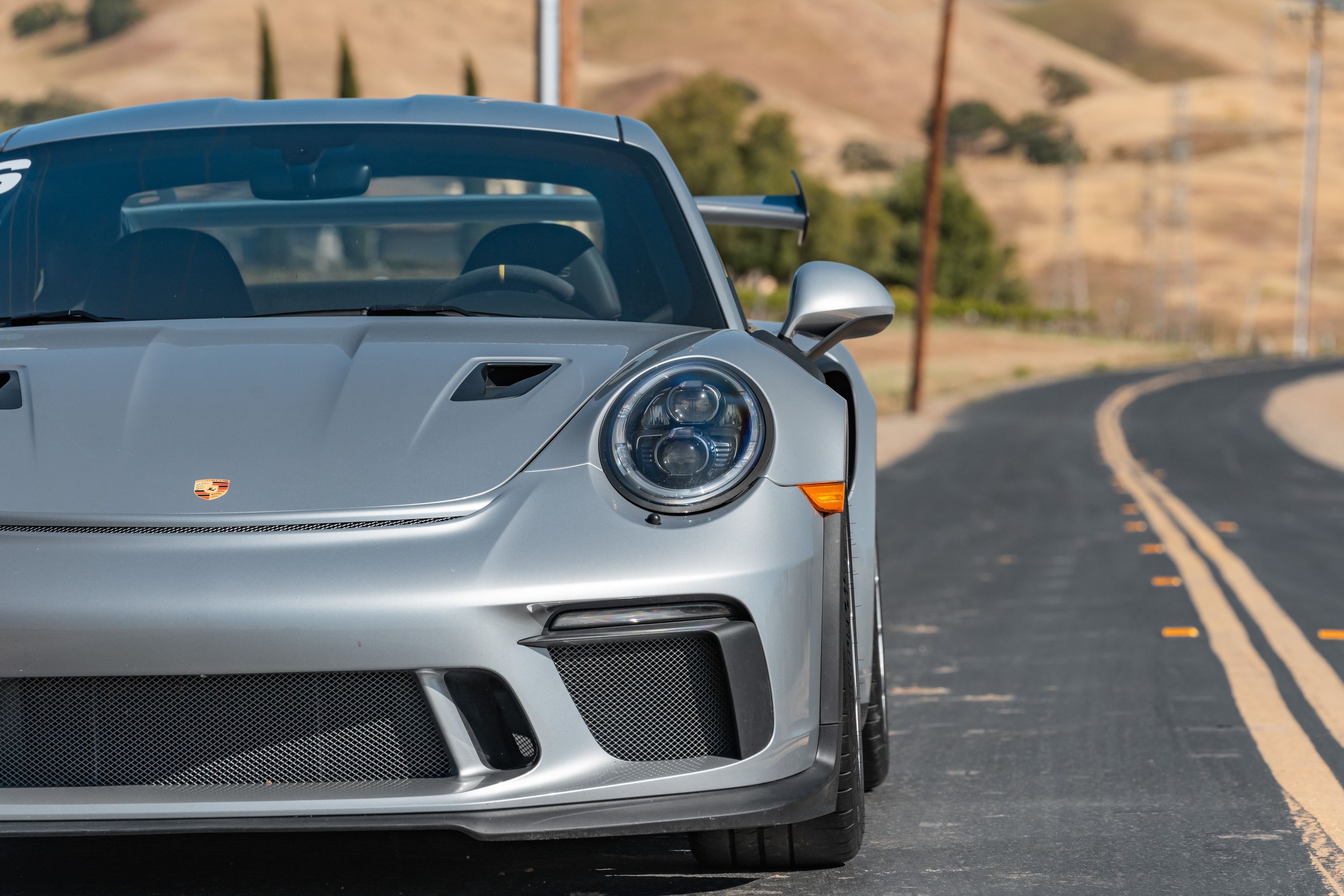 Silver Porsche 911 991.2 GT3 RS with 19" EC-7RS Apex wheels in Race Silver