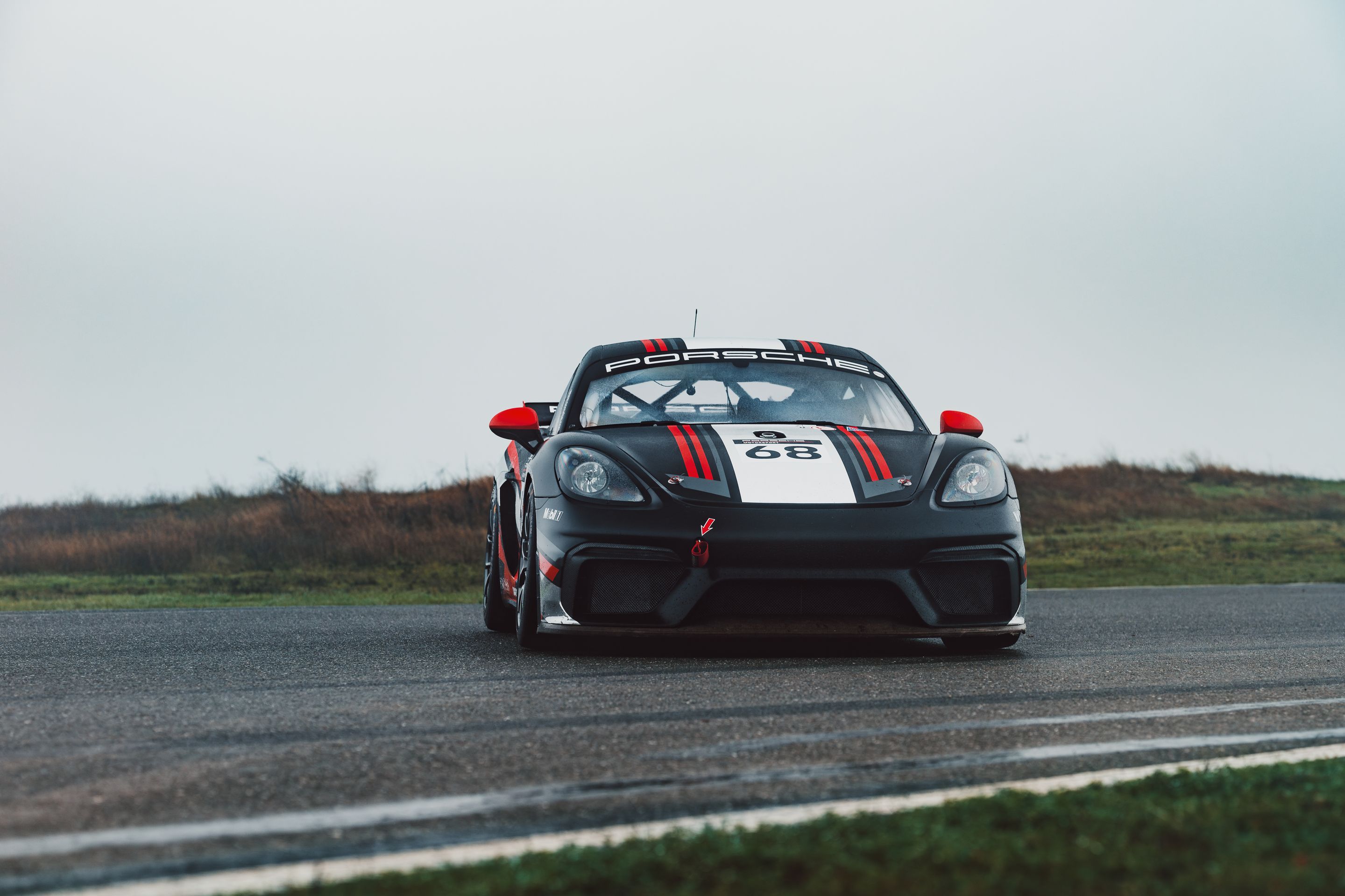Black Porsche 718 Cayman GT4 Clubsport with 18" VS-5RE Apex wheels in Anthracite