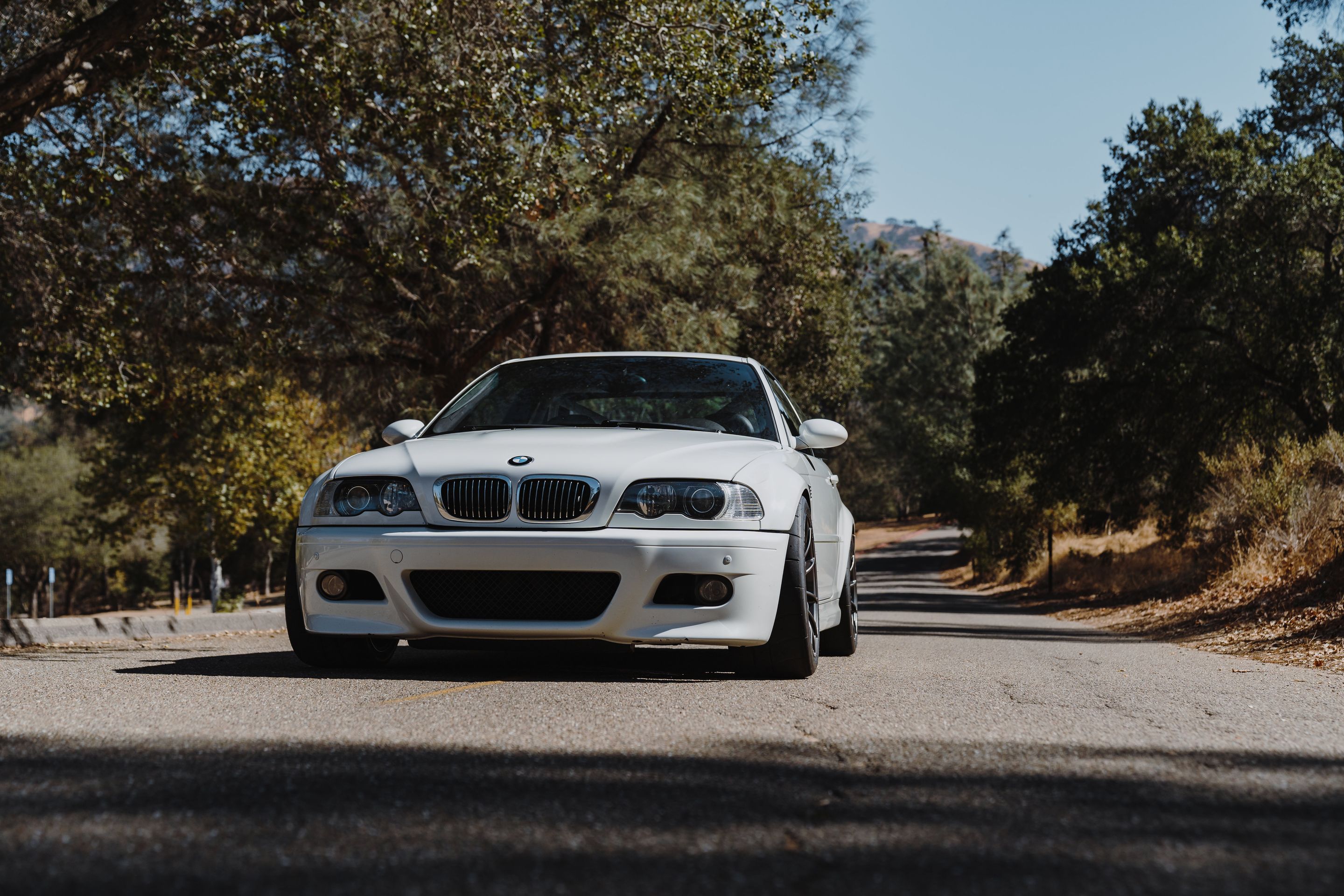 White BMW E46 M3 with 18" SM-10RS Apex wheels in Anthracite