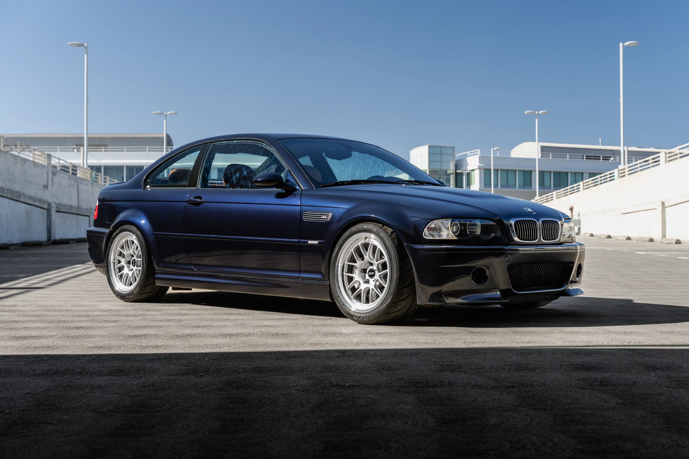 Black BMW E46 M3 with 18" ML-7RT Apex wheels in Machined Lip Race Silver