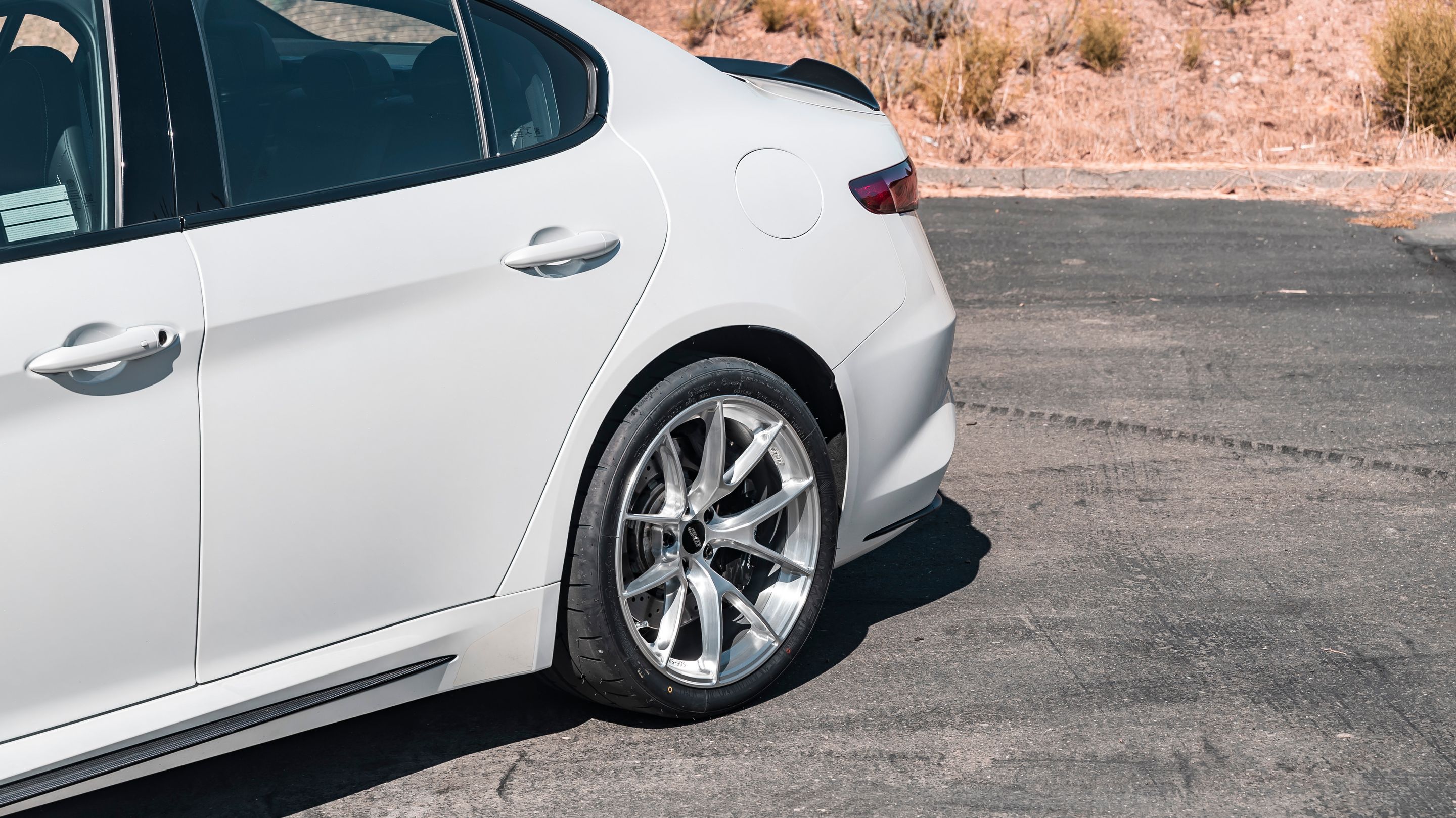 White Alfa Romeo Giulia Quadrifoglio with 19" VS-5RS Apex wheels in Brushed Clear