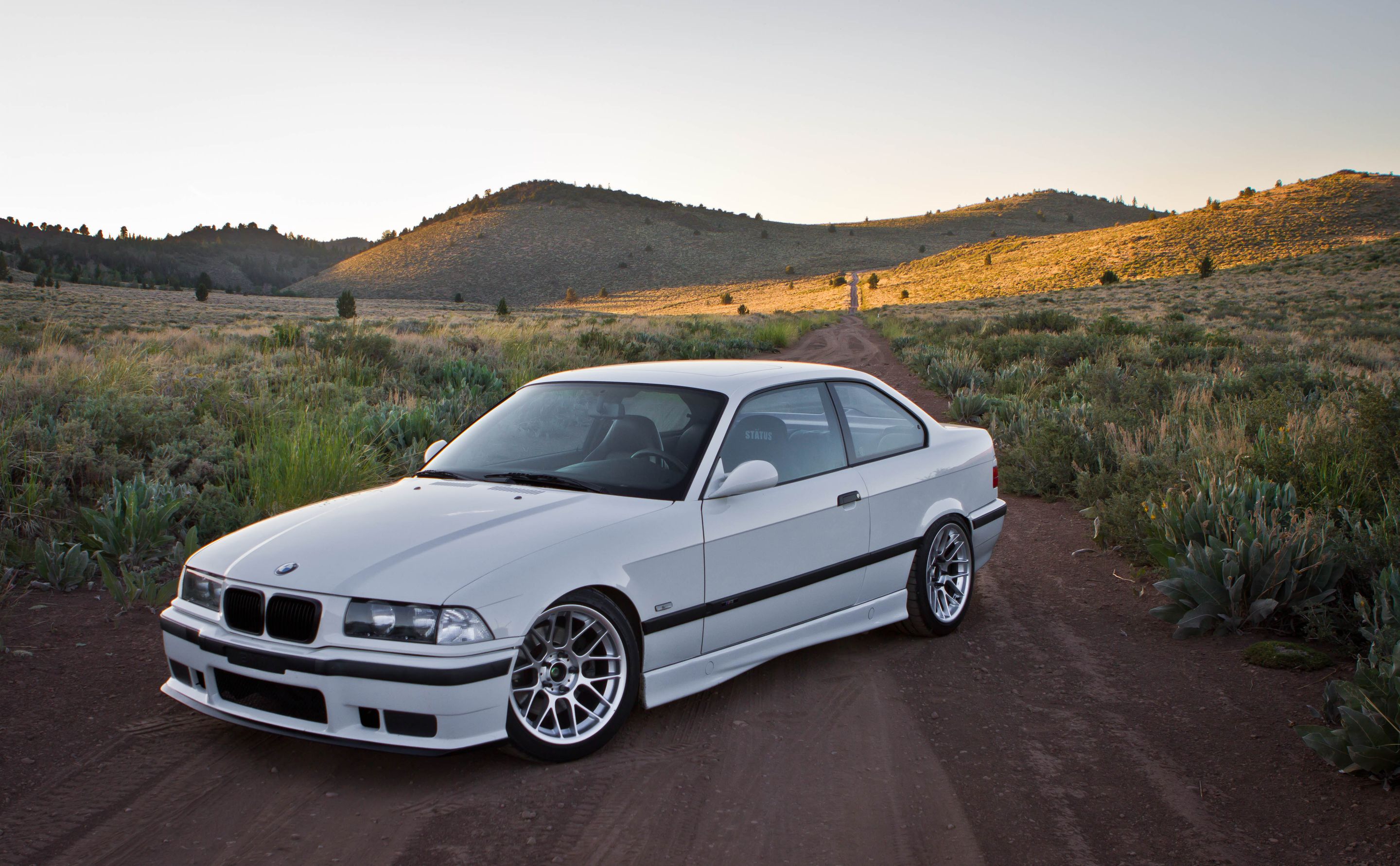 White BMW E36 M3 with 17" ARC-8 Apex wheels in Hyper Silver