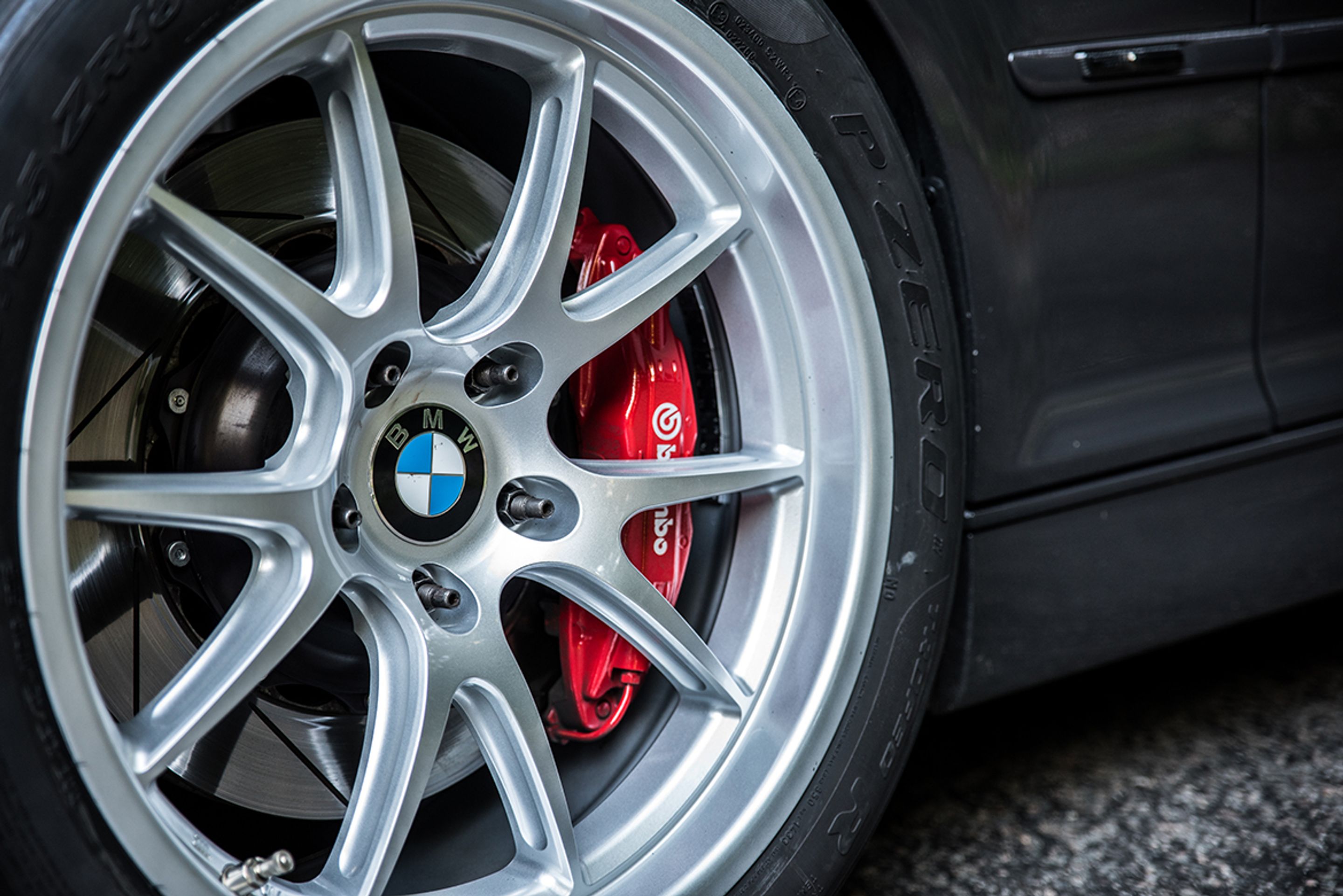 Grey BMW E46 M3 with 18" FL-5 Apex wheels in Race Silver