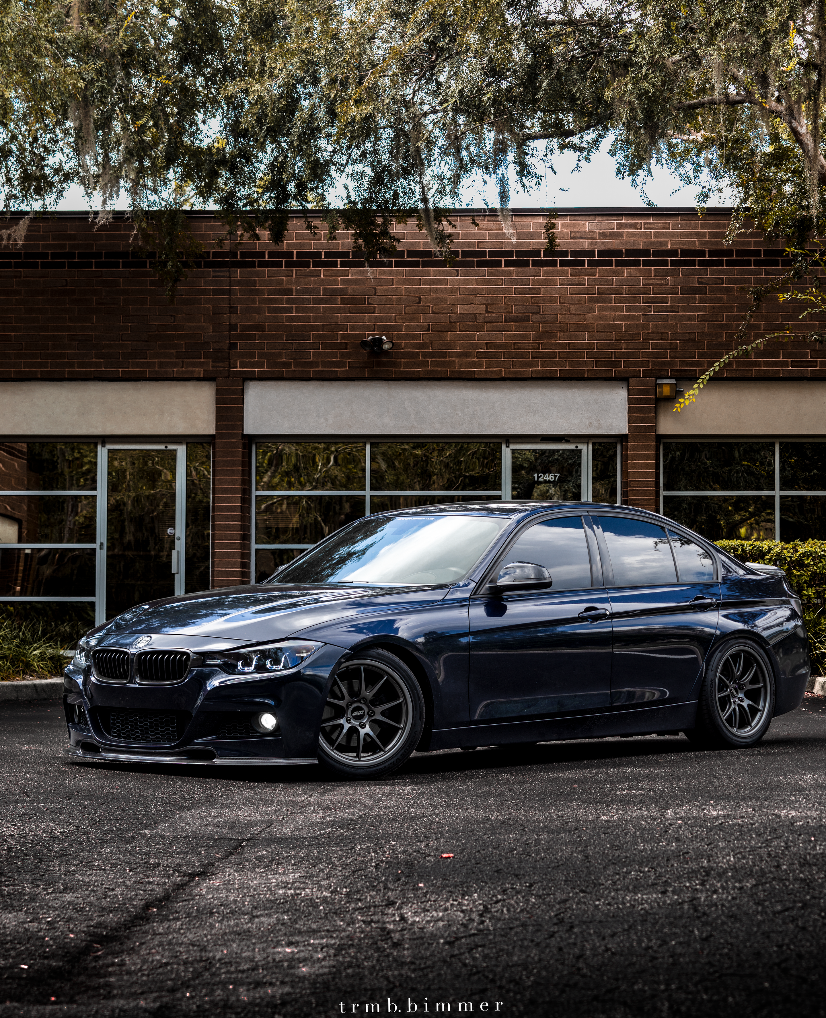 Black BMW F30 Sedan 3 Series with 18" FL-5 Apex wheels in Anthracite