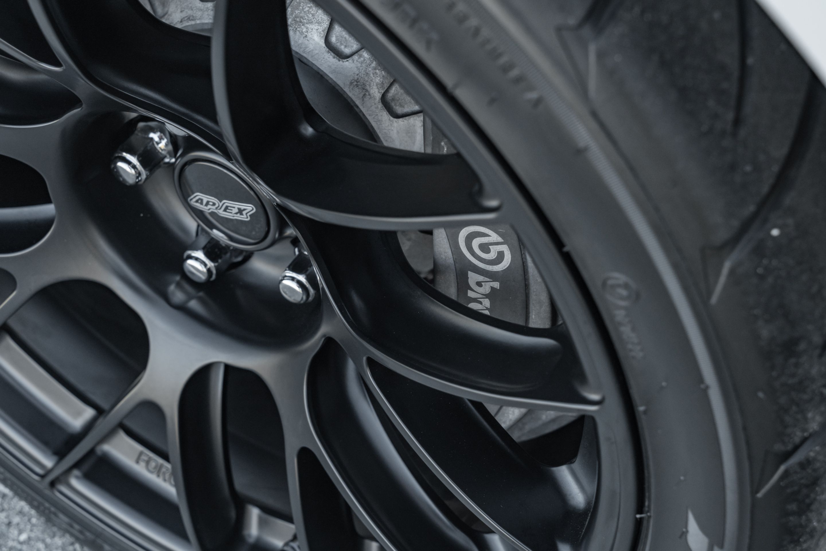 White Ford S550 Mustang GT350 with 19" EC-7RS Apex wheels in Satin Black