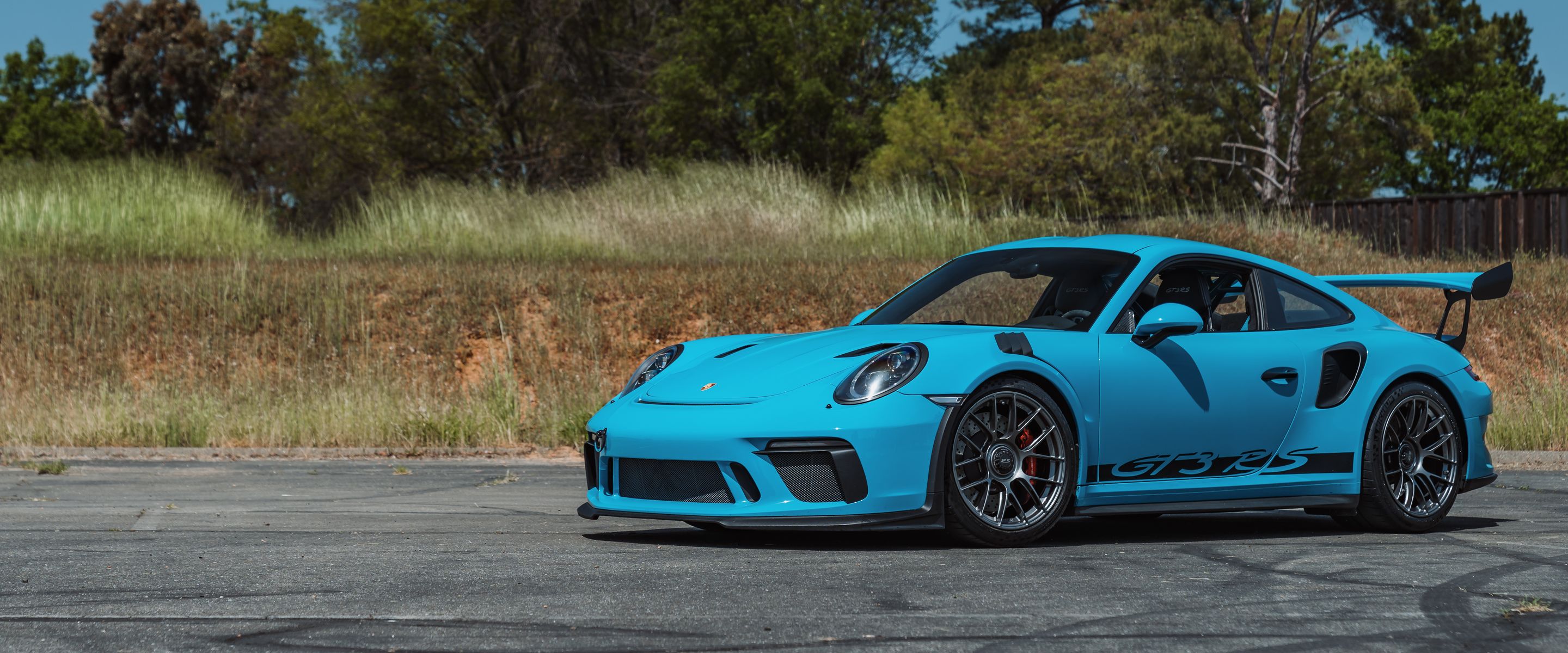 Blue Porsche 911 991.2 GT3 RS with 19" EC-7RS Apex wheels in Anthracite