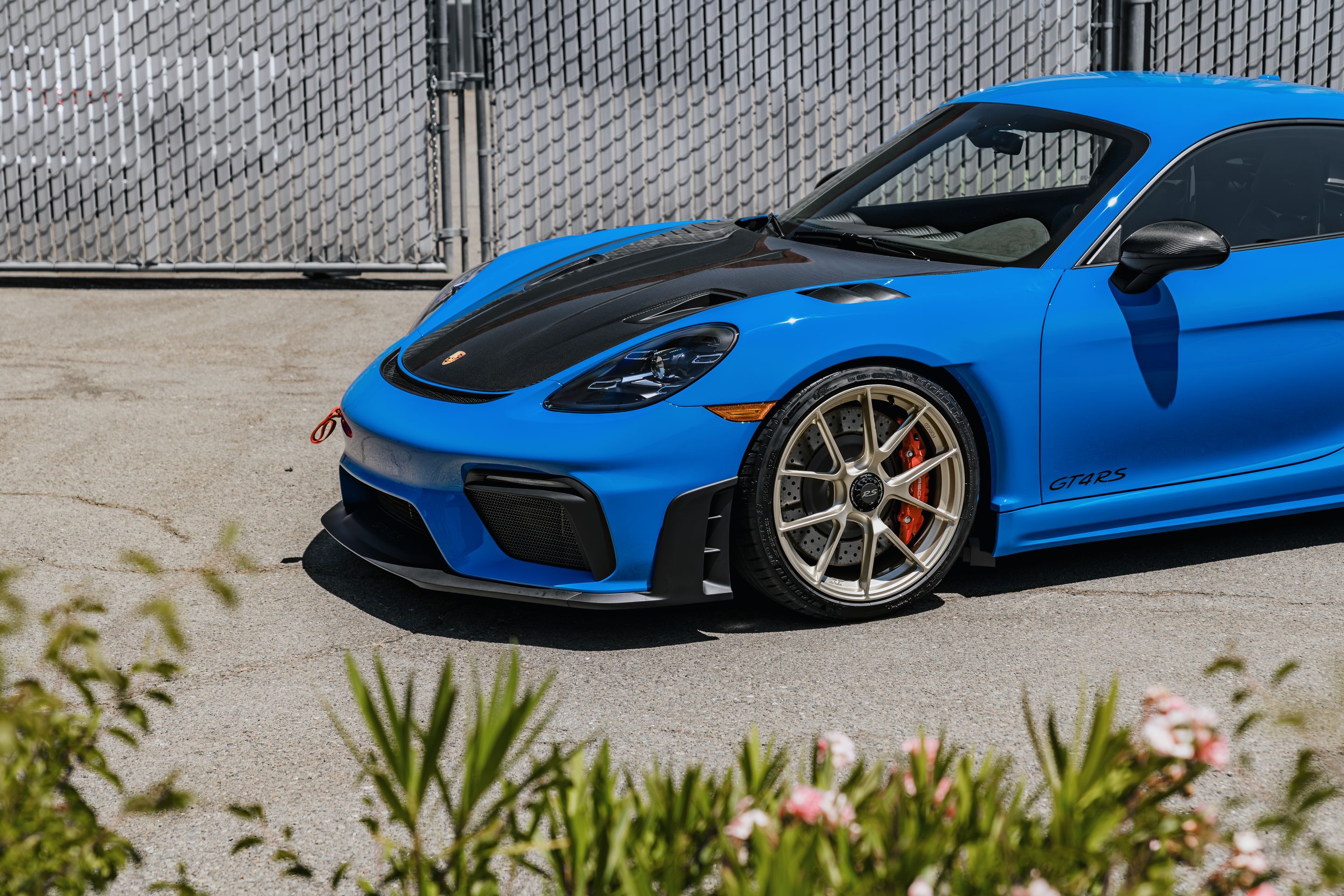Blue Porsche 718 Cayman GT4 RS with 20" VS-5RS Apex wheels in Motorsport Gold