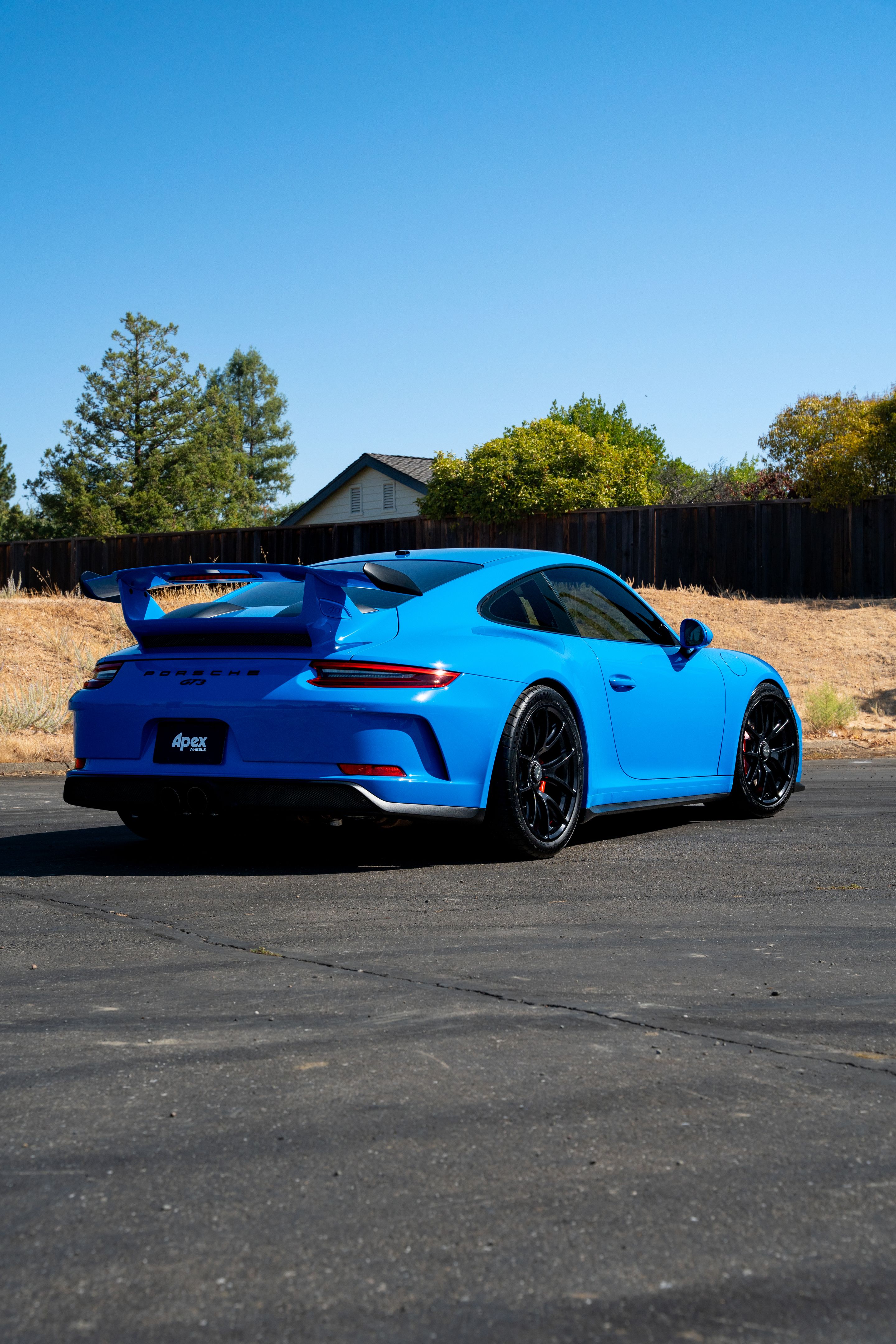 Blue Porsche 911 991.2 GT3 with 19" VS-5RE Apex wheels in Satin Black