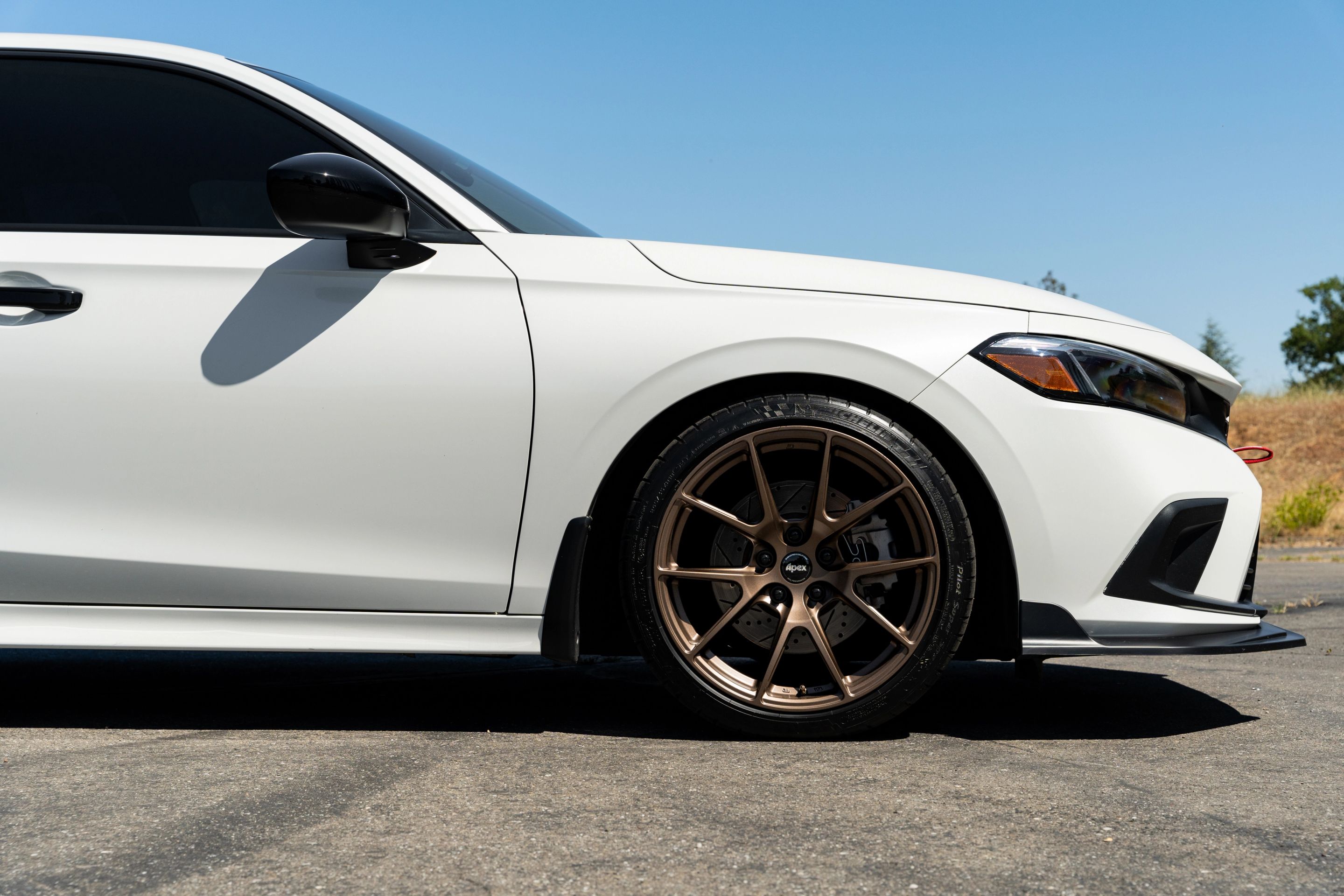 White Honda 11th Gen Civic with 18" VS-5 Apex wheels in Satin Bronze