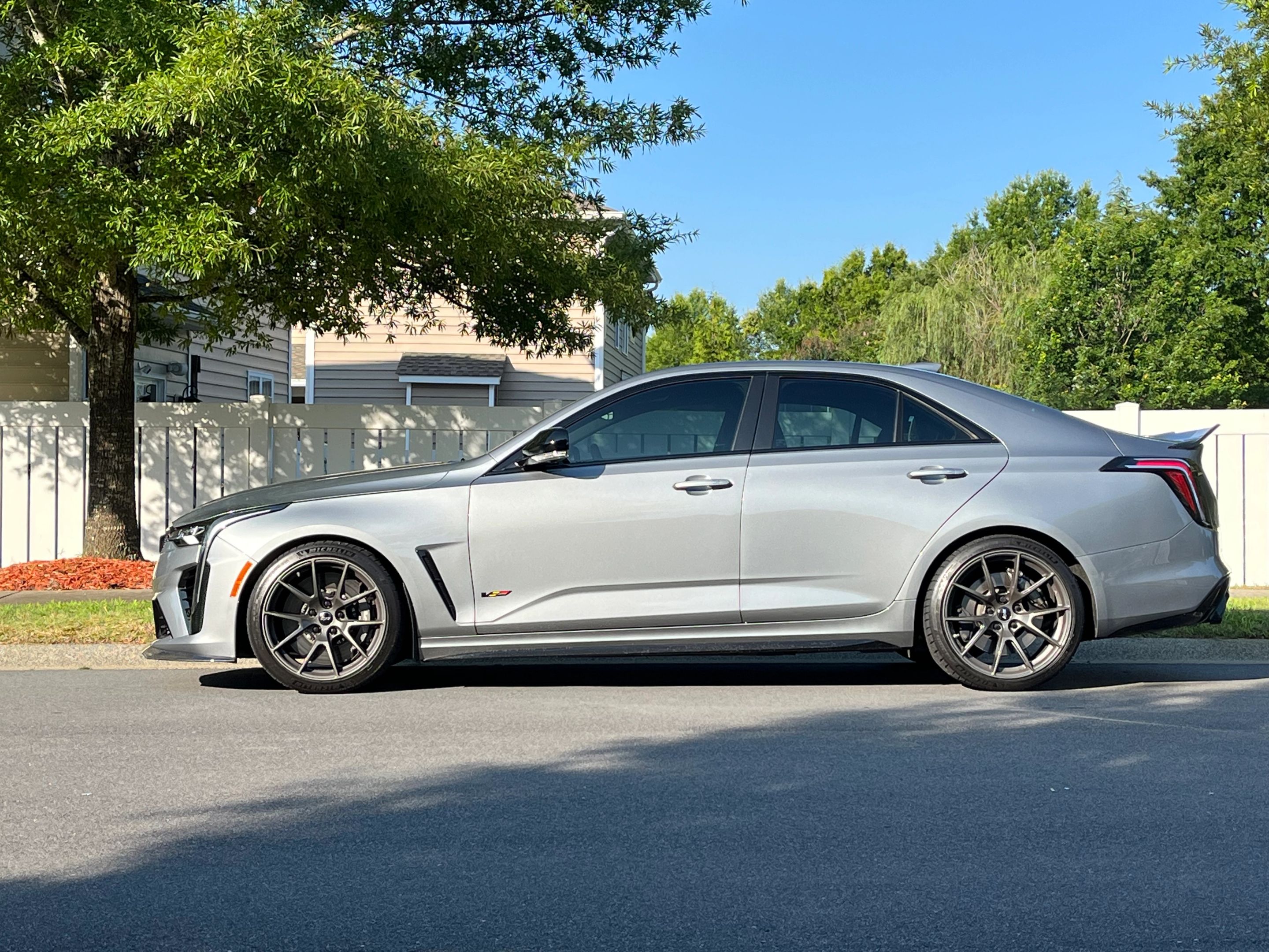 Grey Cadillac CT4-V Blackwing with 18"/19" VS-5 Apex wheels in Anthracite