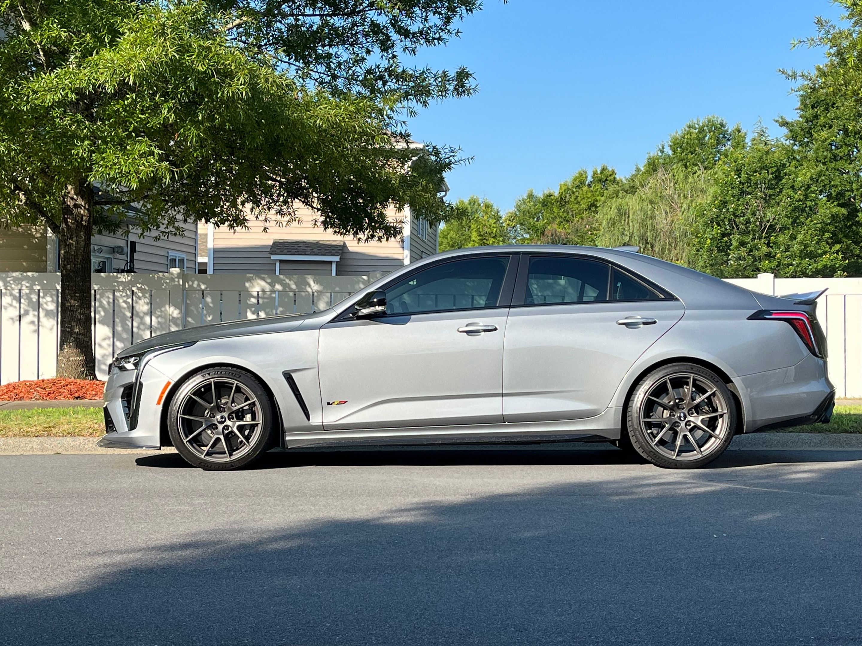 Grey Cadillac CT4-V Blackwing with 18"/19" VS-5 Apex wheels in Anthracite