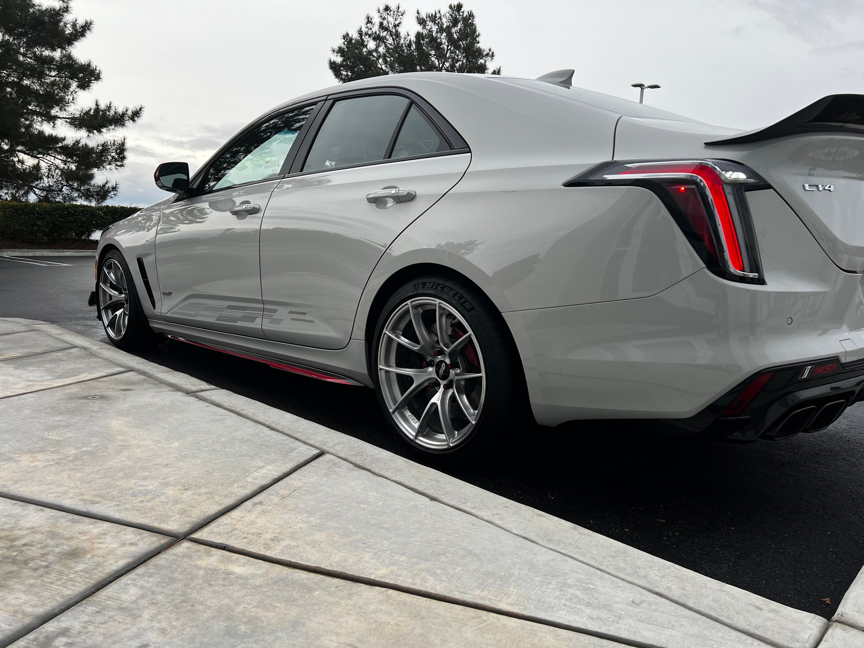 White Cadillac CT4-V Blackwing with 18" VS-5RS Apex wheels in Brushed Clear