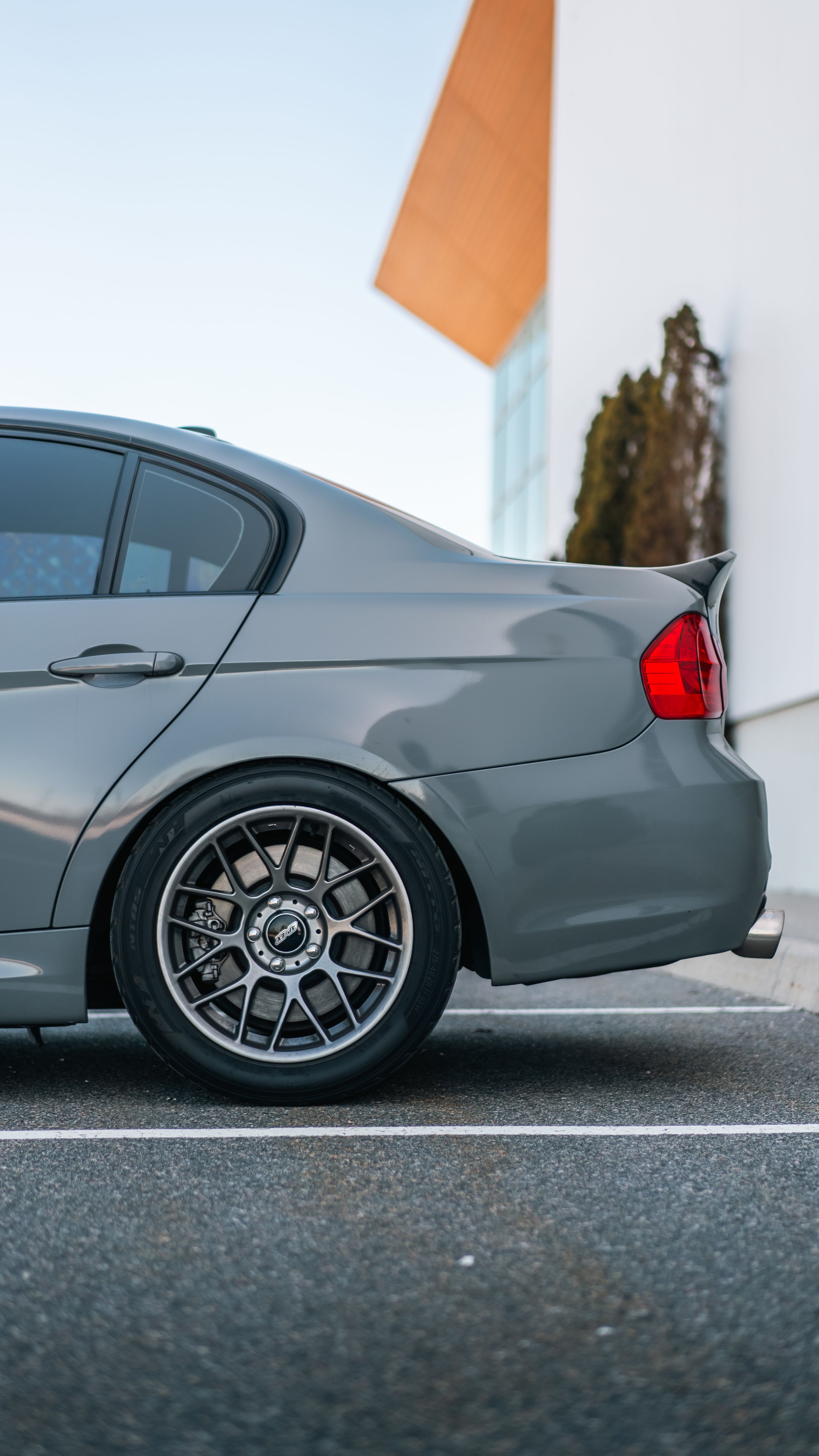 Grey BMW E90 LCI Sedan 3 Series with 17" ARC-8 Apex wheels in Anthracite