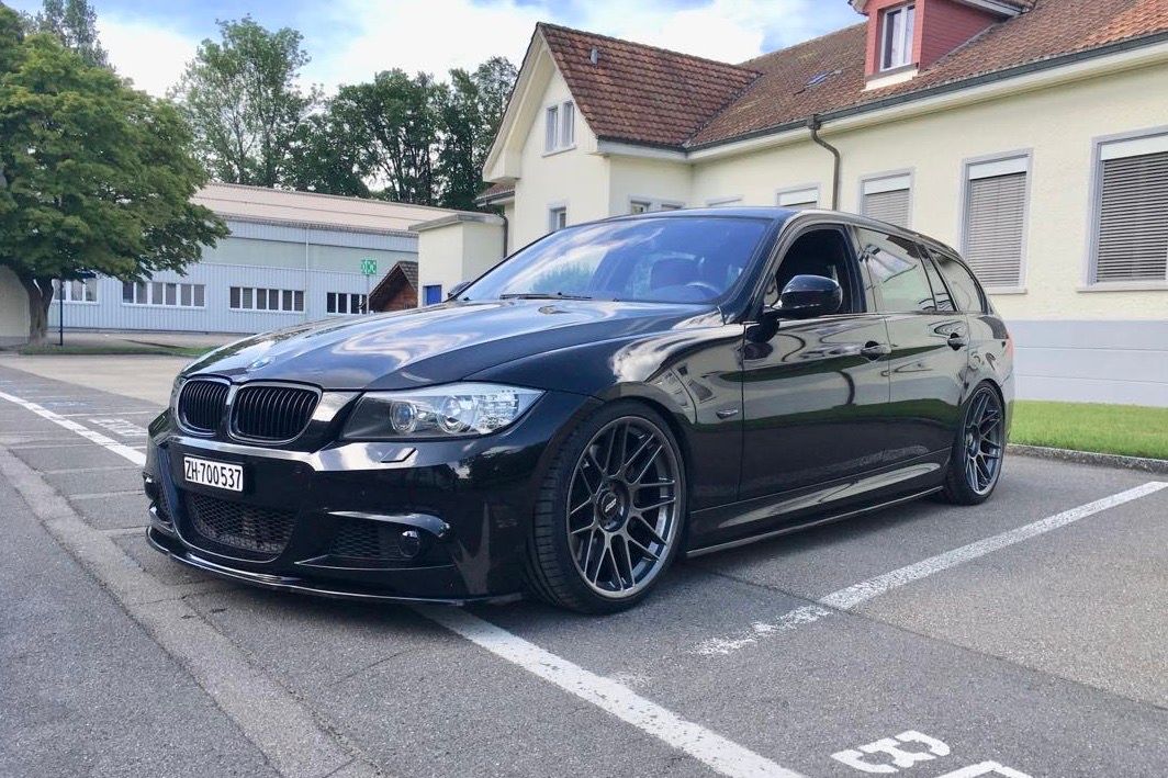 Black BMW 3 Series - ARC-8 in Anthracite
