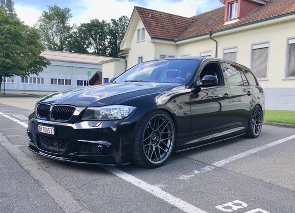 BMW E91 LCI Wagon 3 Series with 19" ARC-8 in Anthracite