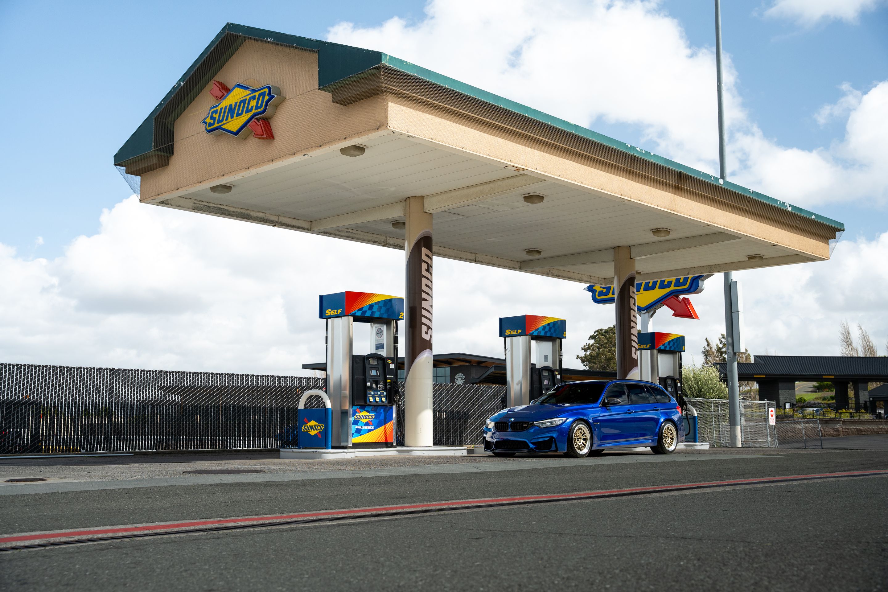Blue BMW F80 M3 with 18" ML-10RT Apex wheels in Machined Lip Gloss Motorsport Gold