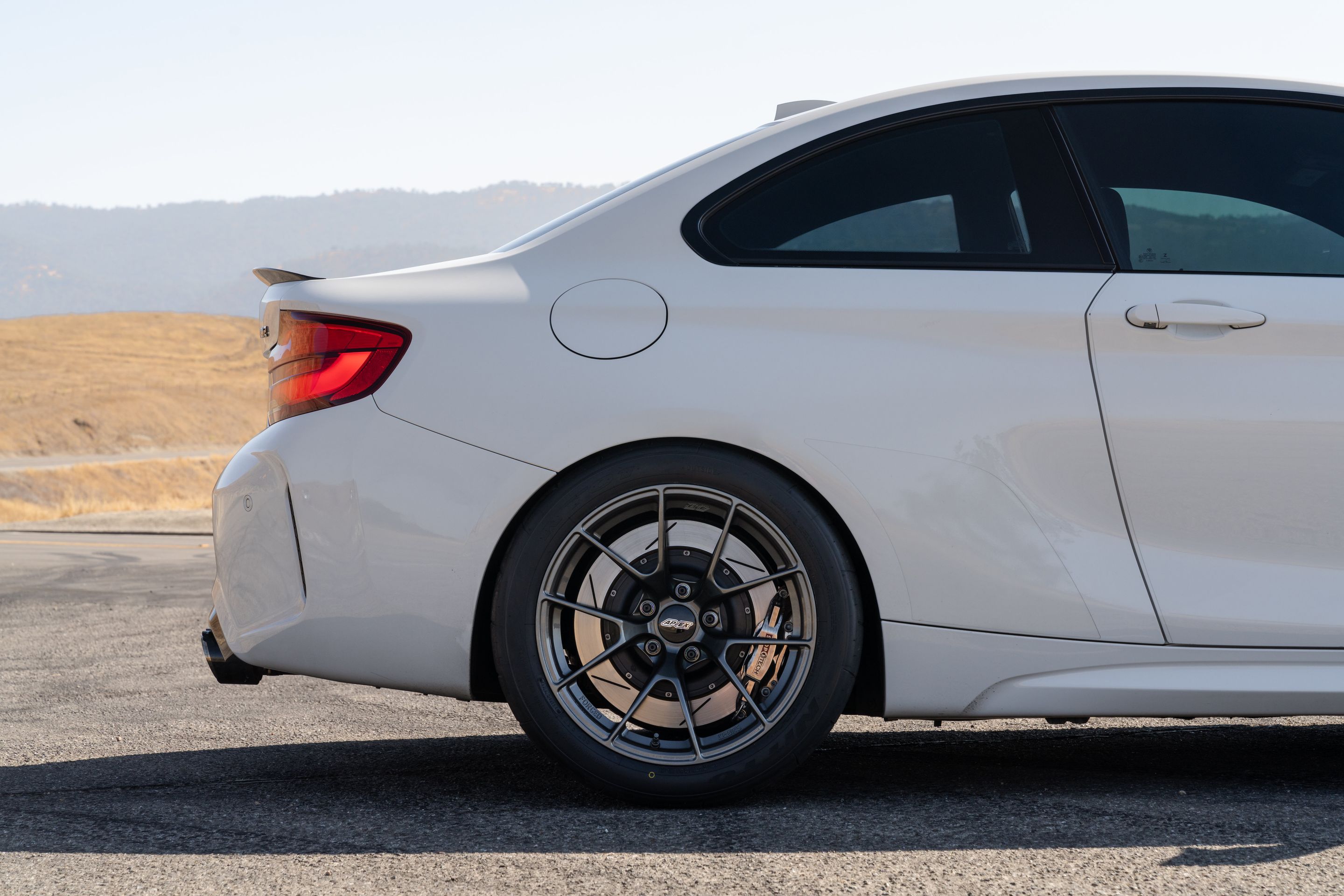 White BMW F87 M2 with 18" VS-5RS Apex wheels in Anthracite