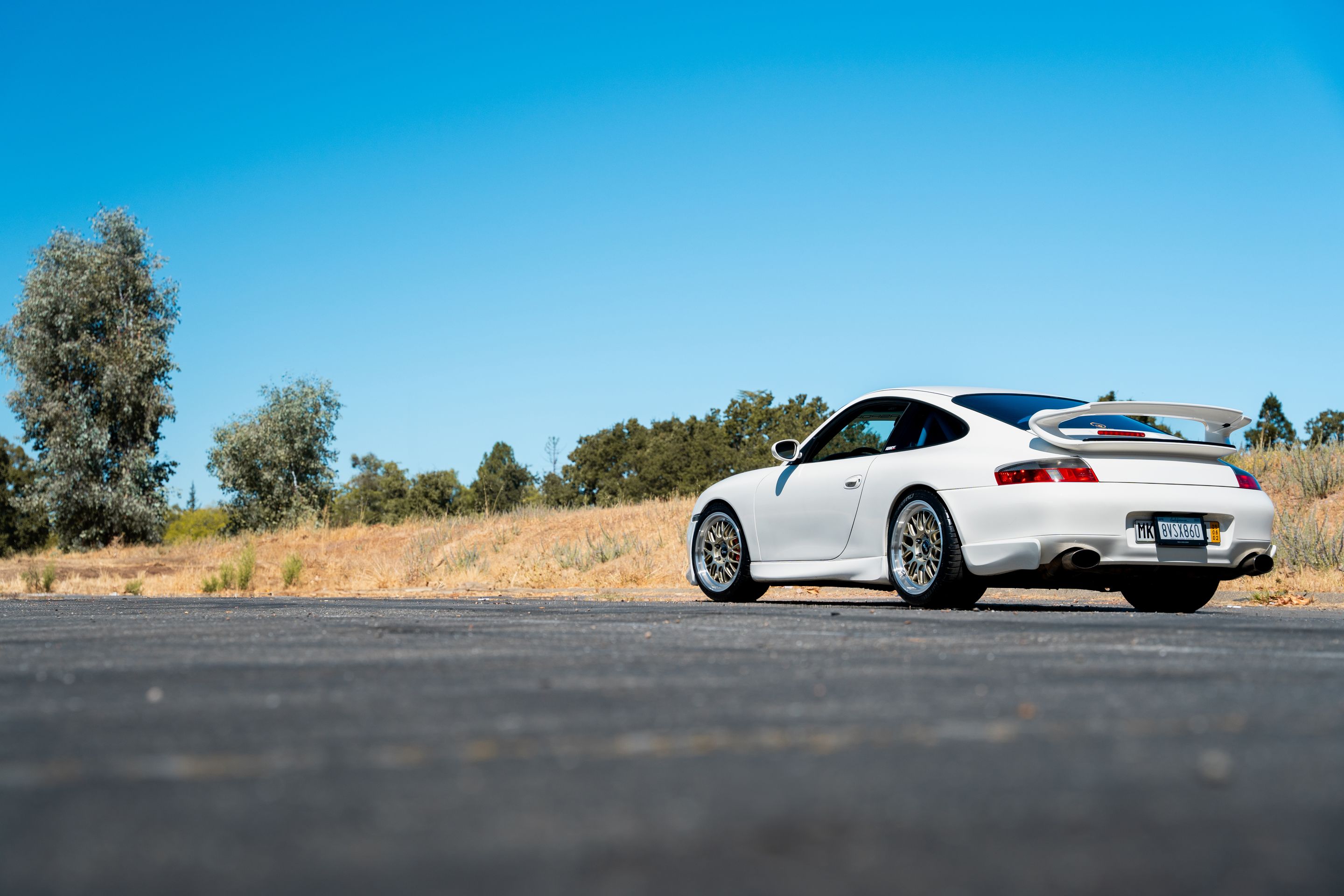 White Porsche 911 996 Carrera with 18" ML-10RT Apex wheels in Machined Lip Gloss Motorsport Gold