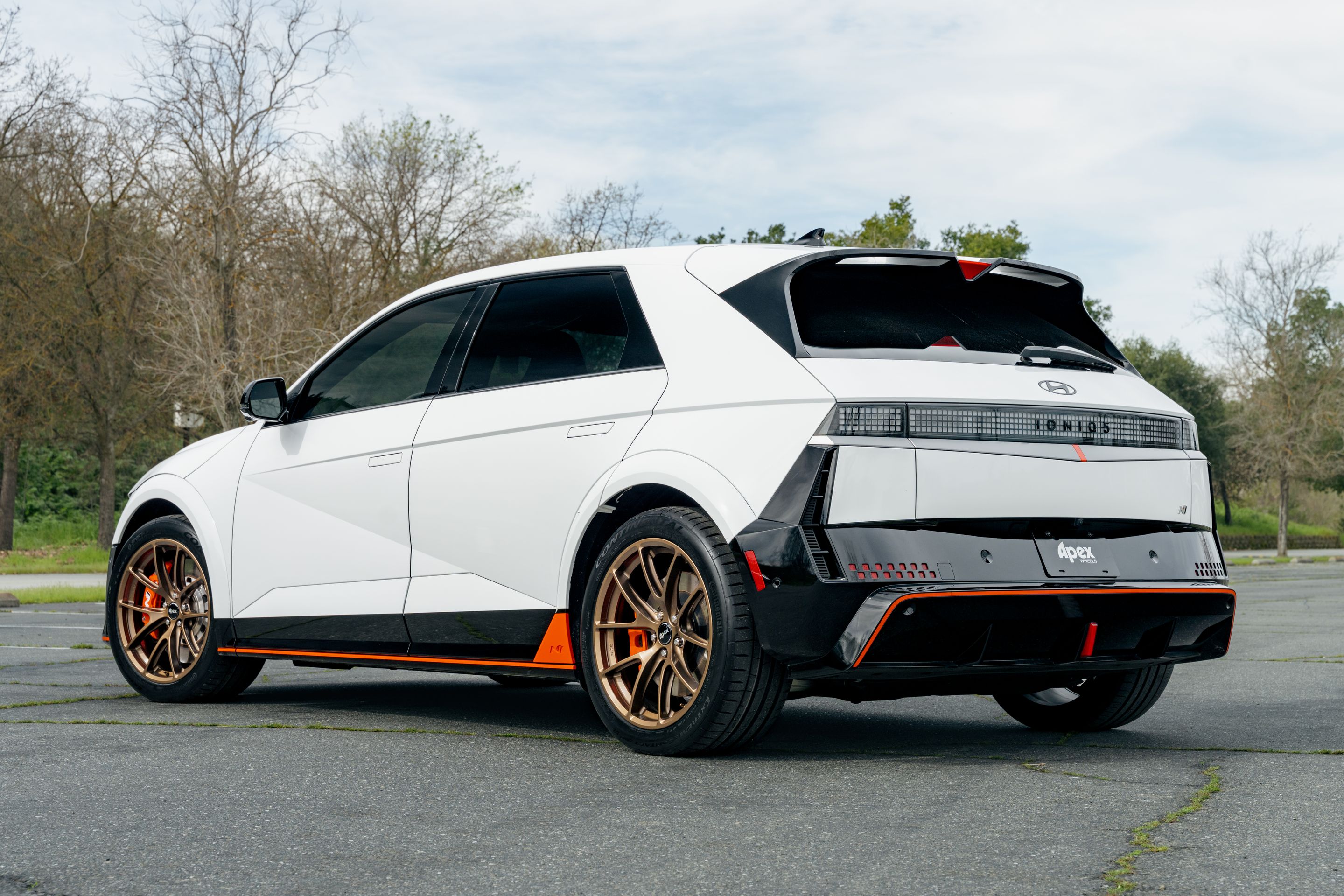 White Hyundai IONIQ 5 N with 20" VS-5RX Apex wheels in Satin Bronze