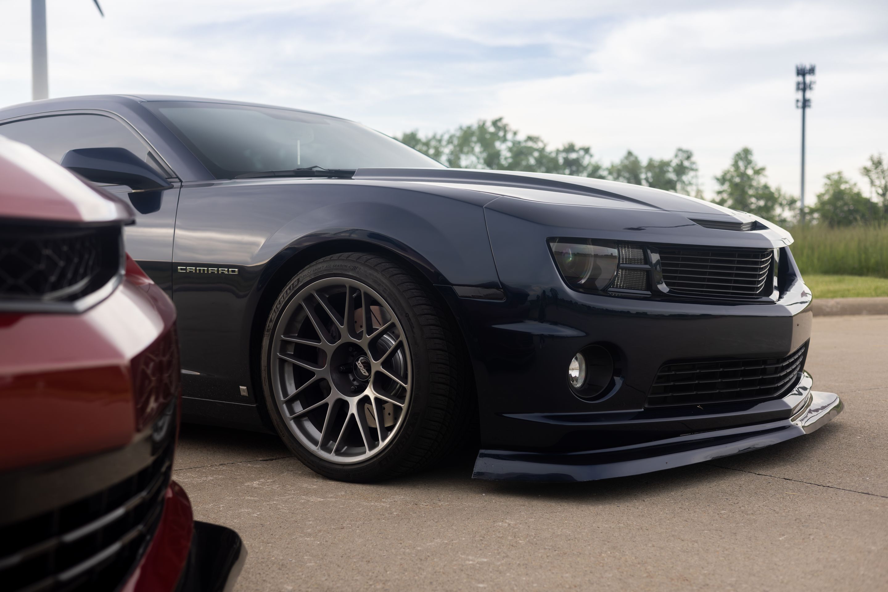 Blue Chevrolet 5th Gen Camaro SS with 19" ARC-8 Apex wheels in Anthracite
