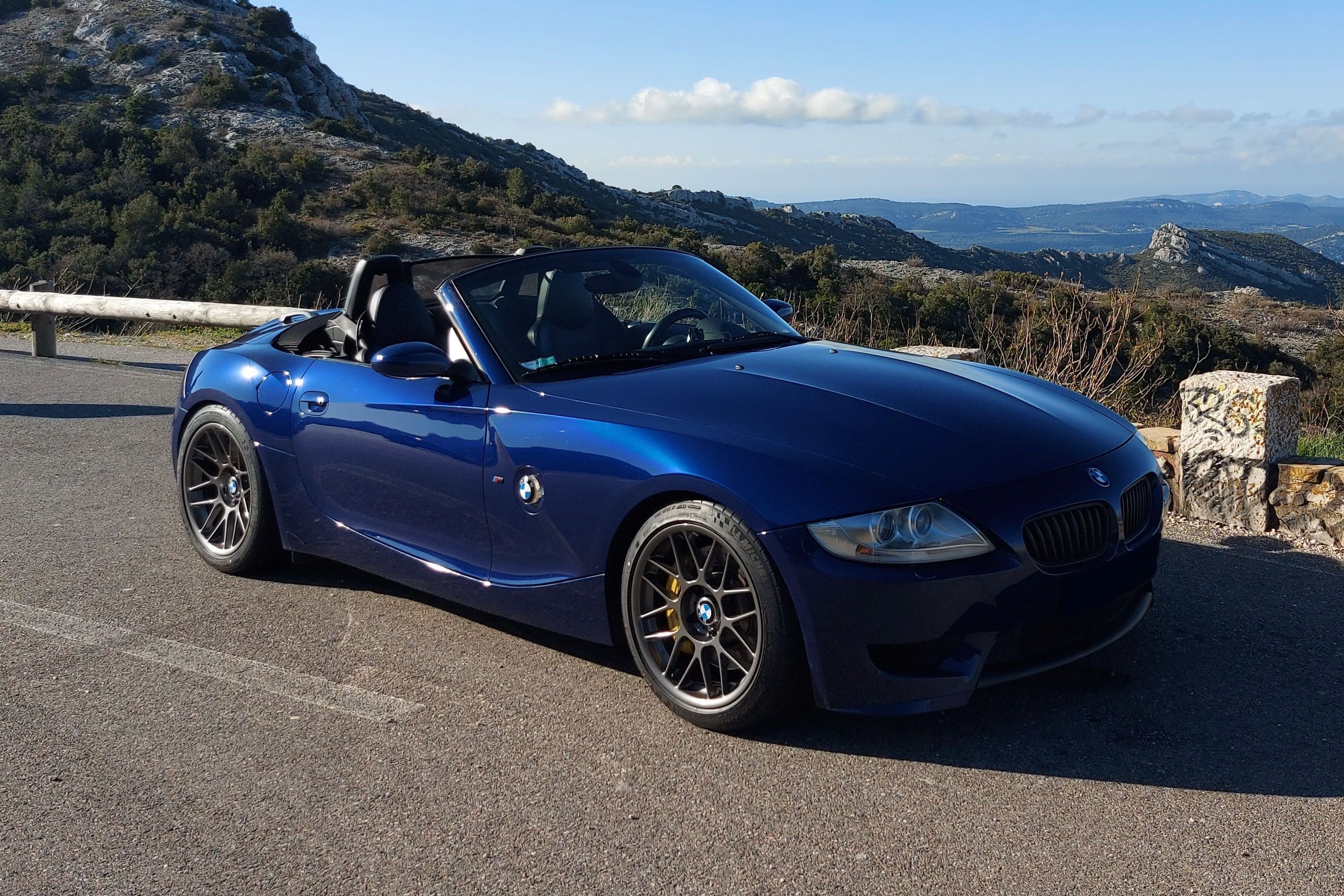 Blue BMW E85 Roadster Z4 M with 18" ARC-8 Apex wheels in Anthracite