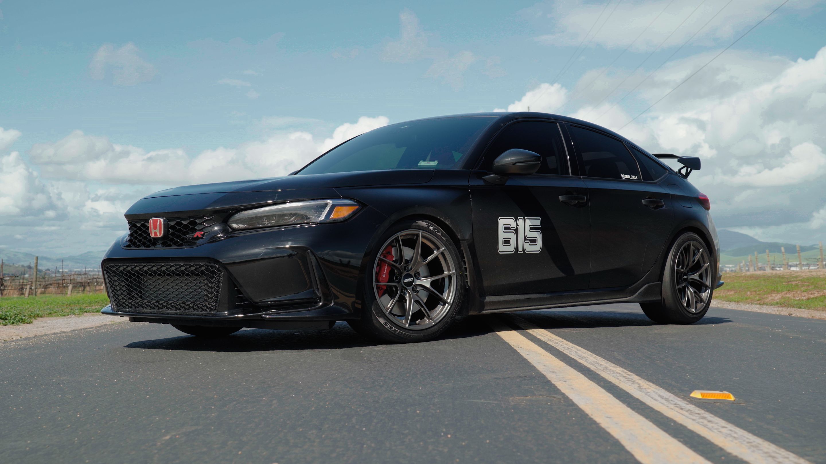 Black Honda FL5 Civic Type-R with 18" VS-5RS Apex wheels in Anthracite