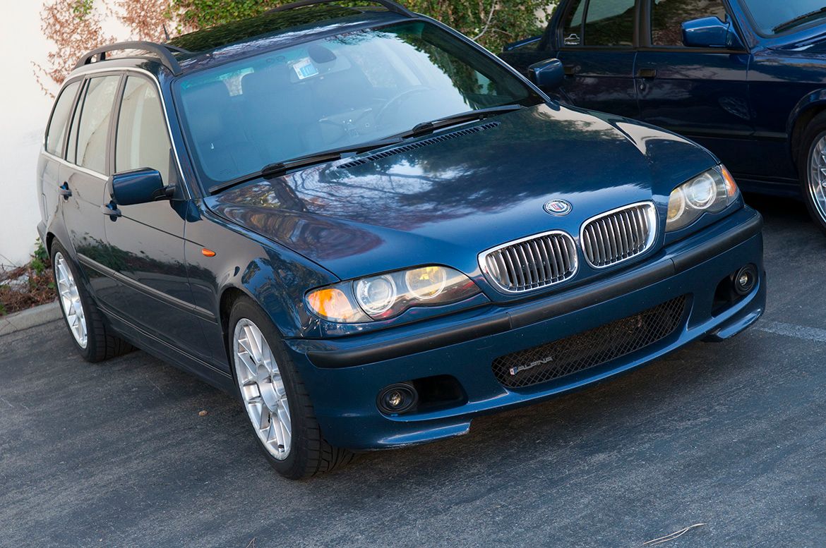 Black Chevrolet 6th Gen Camaro SS with 19" ARC-8 Apex wheels in Satin Black
